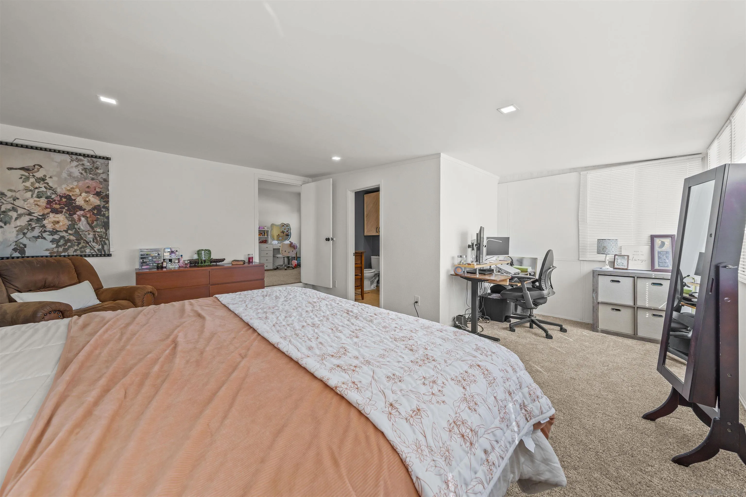 https://cdn.realtyfeed.com/cdn/127/260006179/4dbf7044533b9806189adbe90e0c3d47.webp