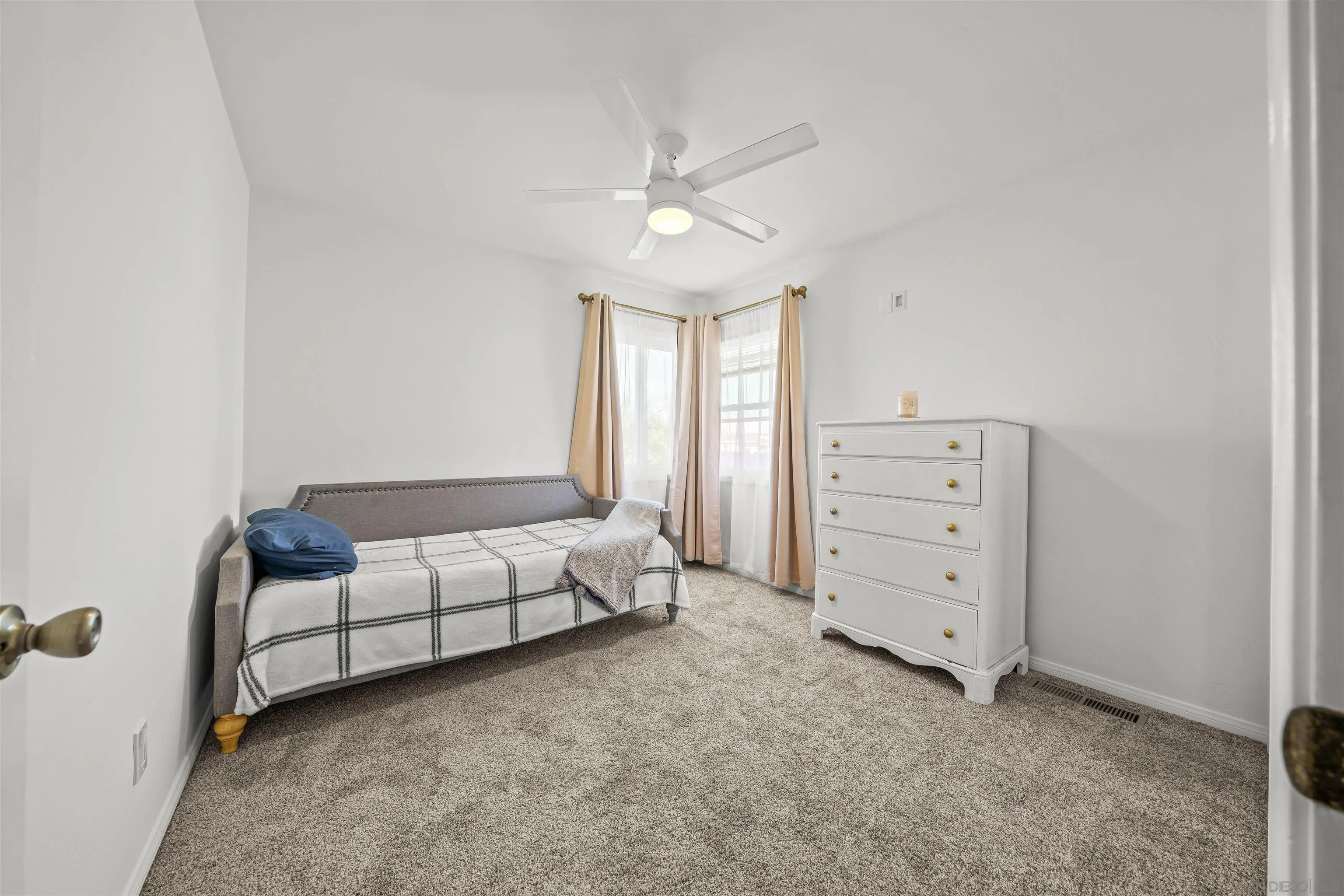 https://cdn.realtyfeed.com/cdn/127/260006179/4fb027c726650357f4001ac058ea68ee.webp