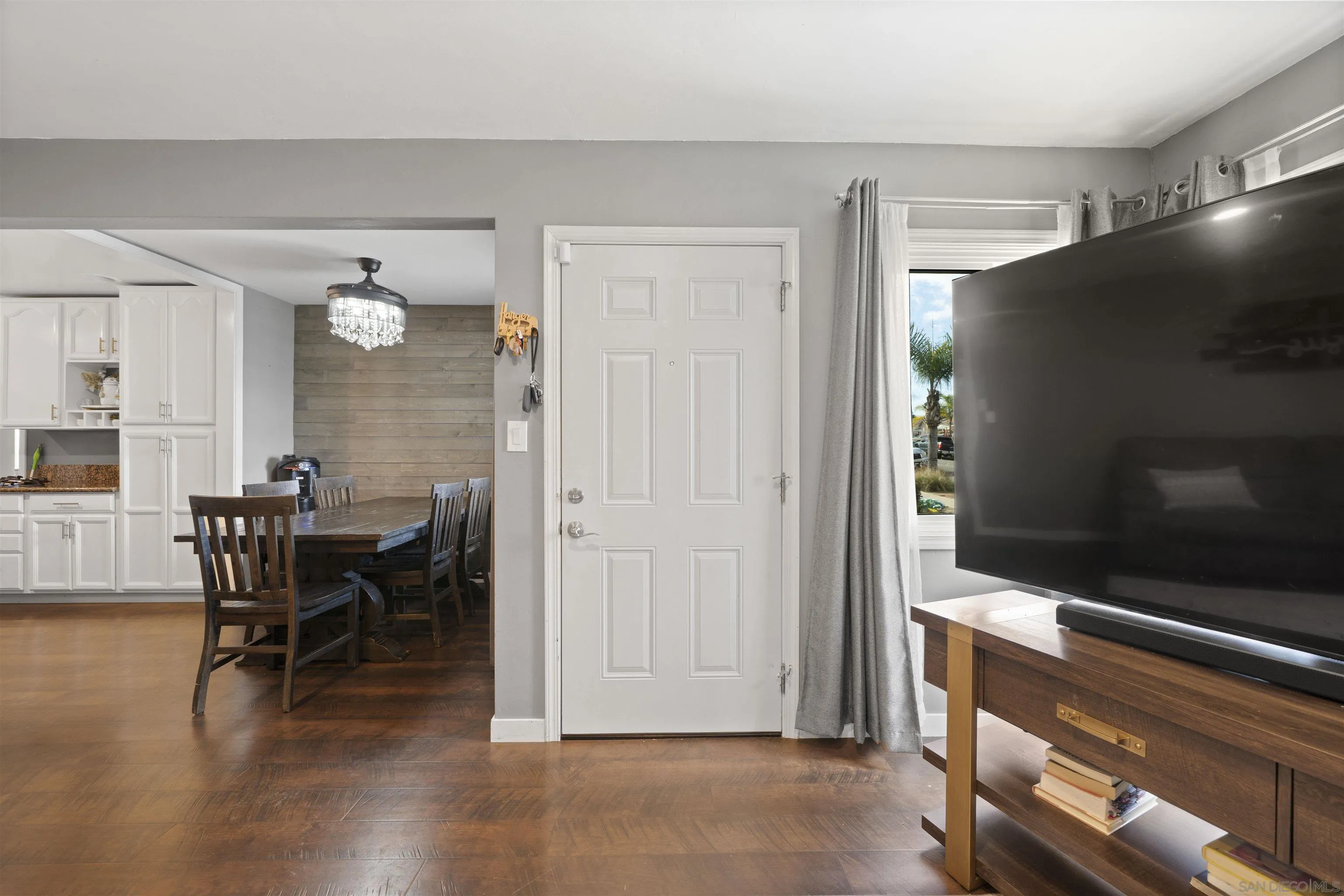 https://cdn.realtyfeed.com/cdn/127/260006179/76aca2de669fd4aa946f658481f21741.webp
