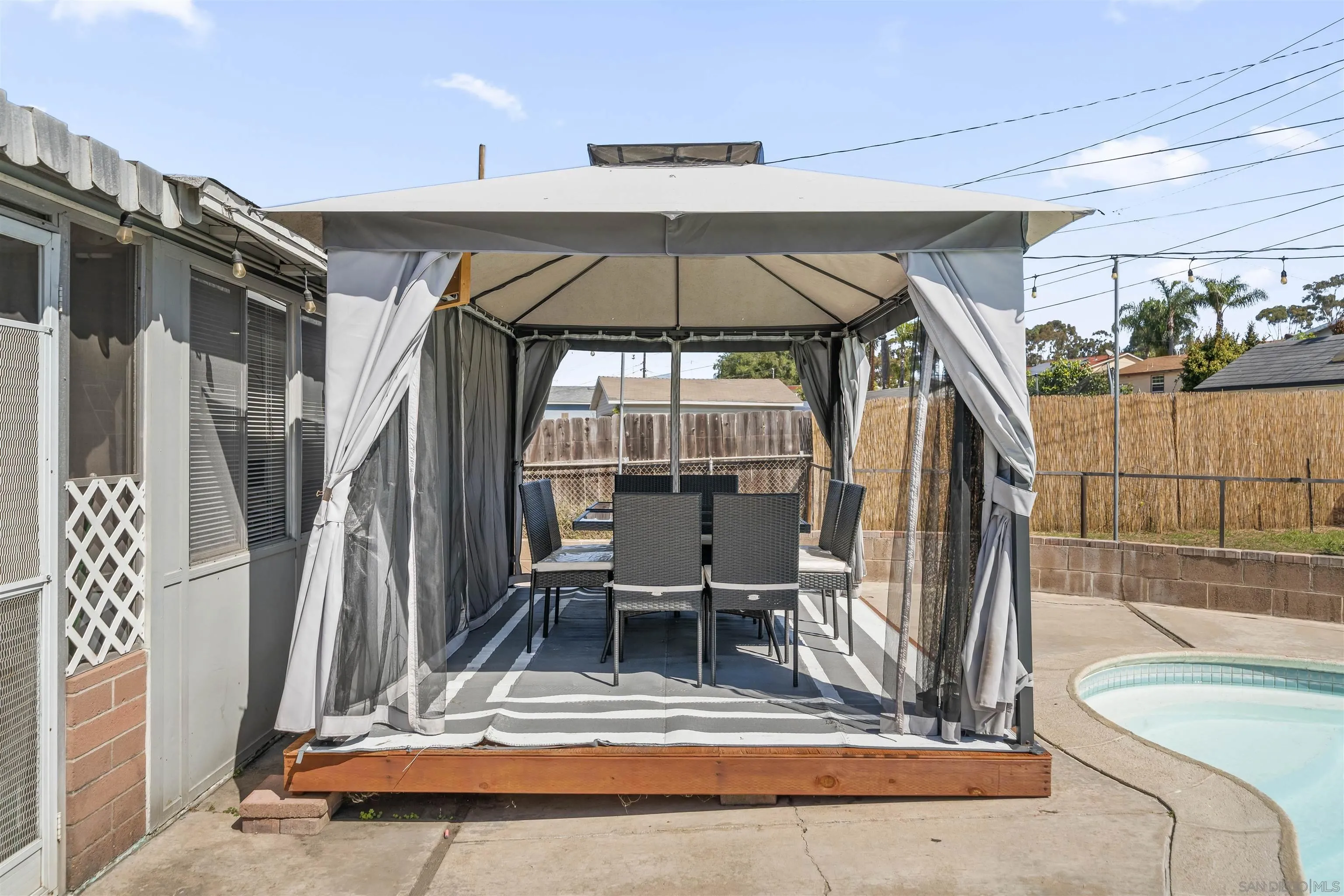 https://cdn.realtyfeed.com/cdn/127/260006179/9c9f29a639ff3c42d130d8ed03c042c1.webp