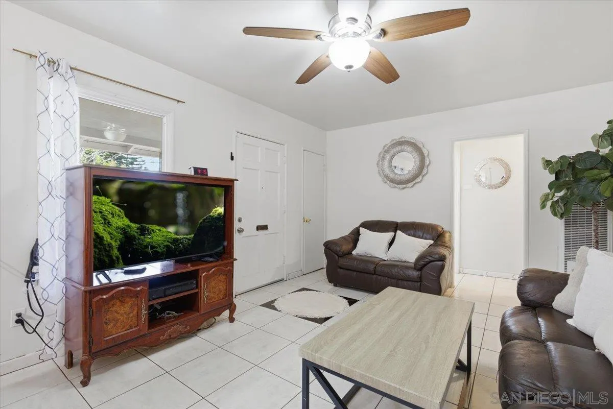 https://cdn.realtyfeed.com/cdn/127/260006180/f92f9be0677412deba96a679b8688f53.webp