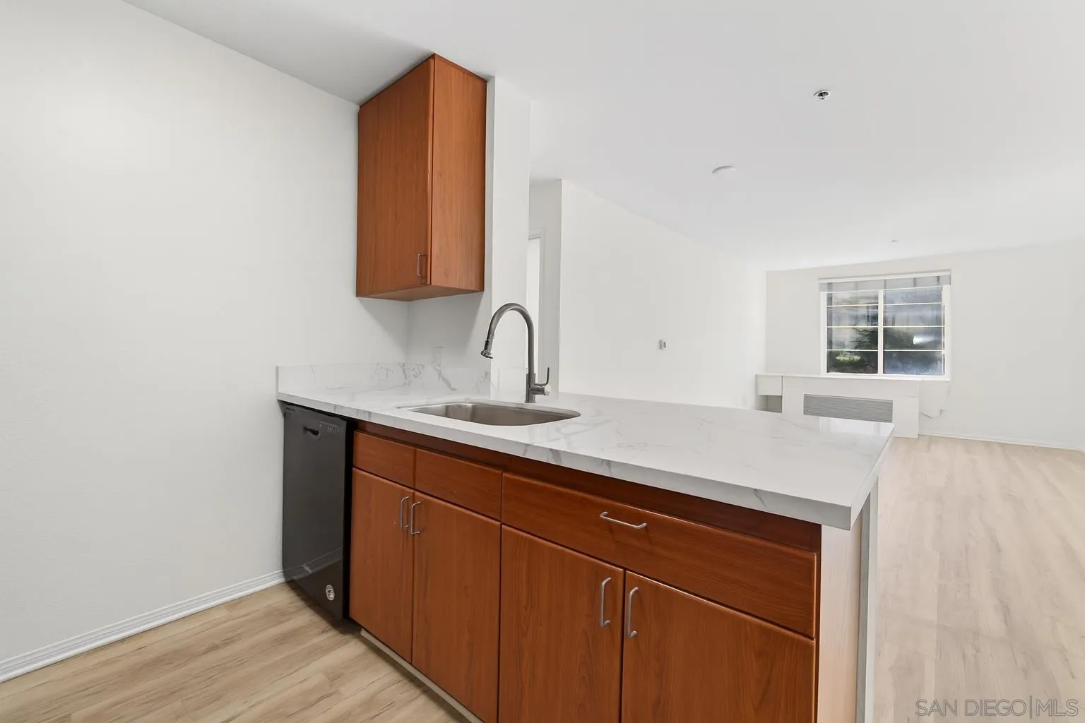https://cdn.realtyfeed.com/cdn/127/260006198/2381a7aaf89b0d70012f0f71f15ac5ef.webp