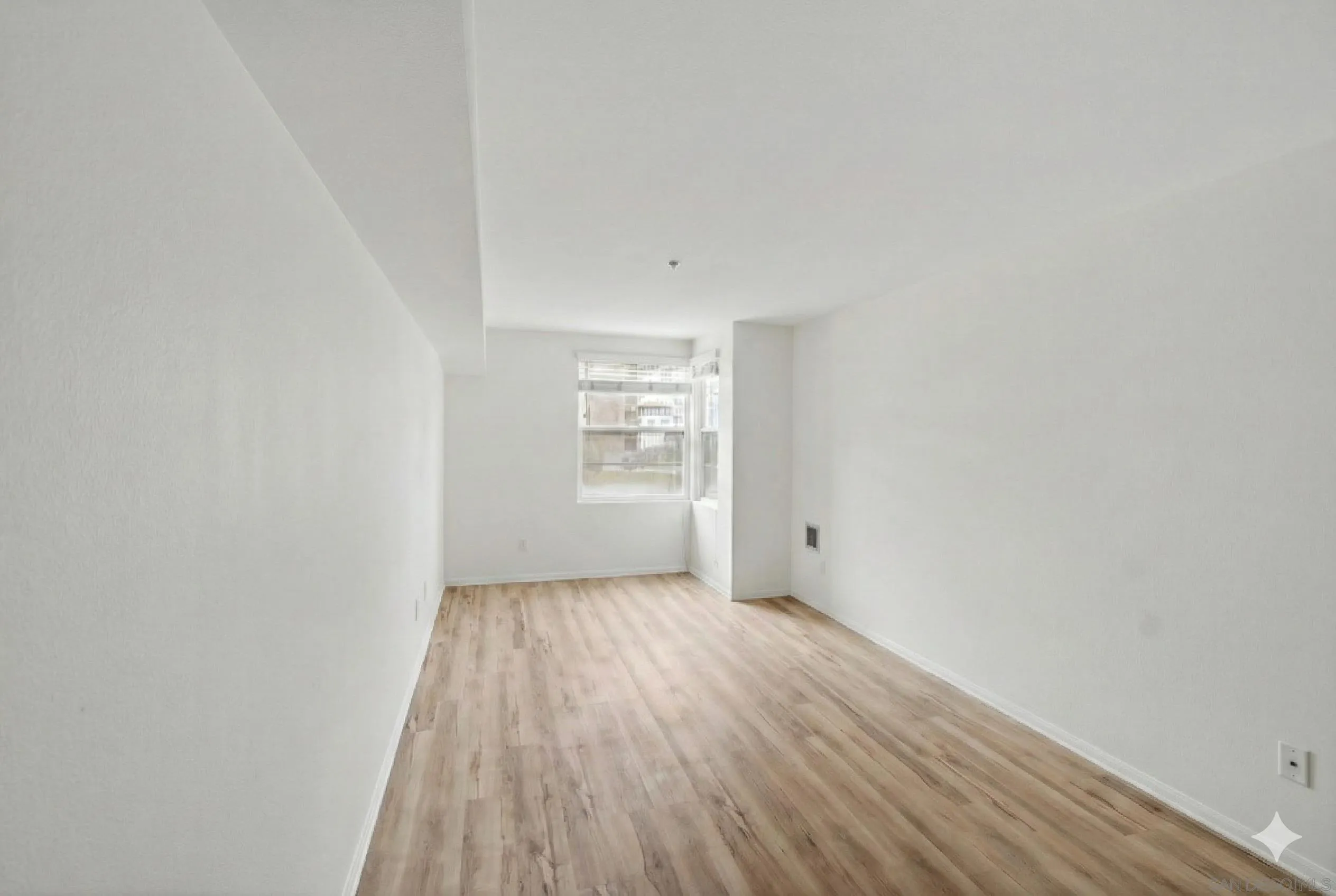 https://cdn.realtyfeed.com/cdn/127/260006198/6a512e82d5a1304b9dd998c8adf348b9.webp