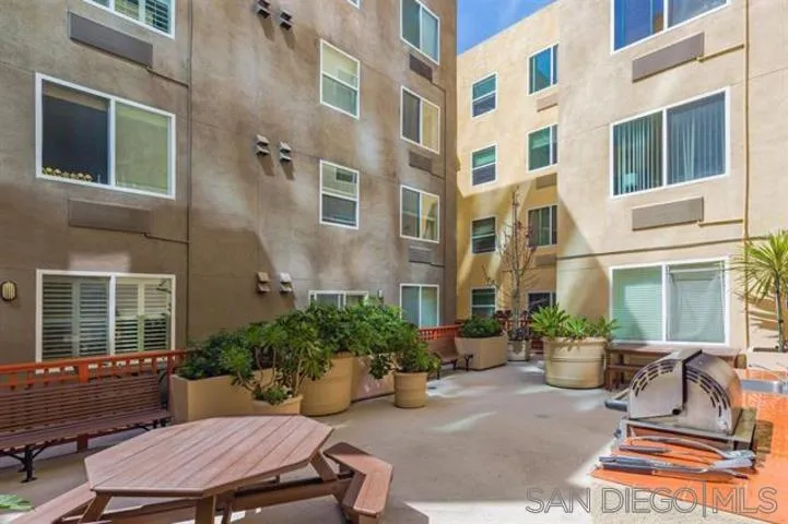 https://cdn.realtyfeed.com/cdn/127/260006198/706ce01f2a104d7834042f5ae5ca826b.webp