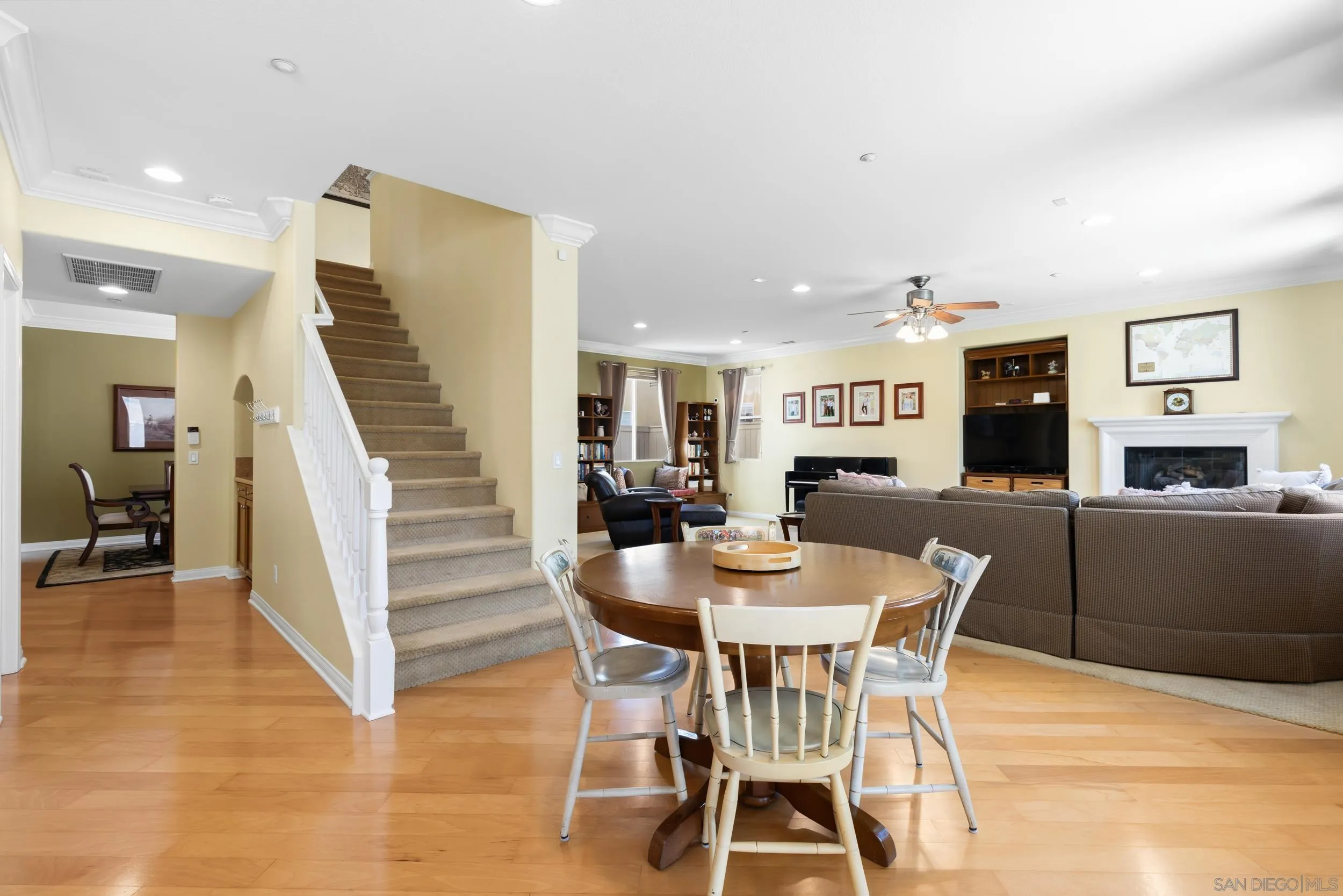 https://cdn.realtyfeed.com/cdn/127/260006204/fa08b58ac9c0cc777315dd26bd9331f1.webp