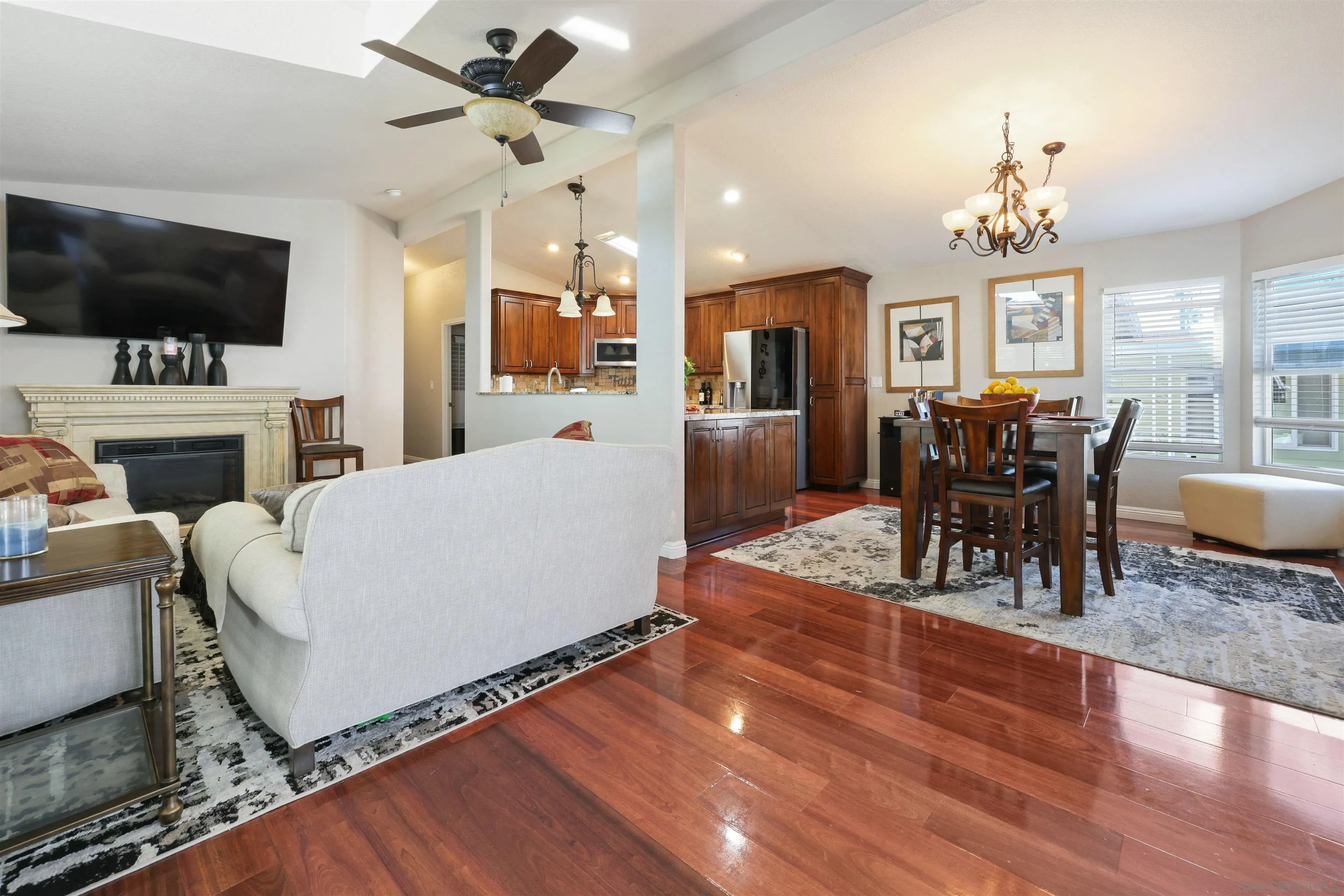 https://cdn.realtyfeed.com/cdn/127/260006208/3baaf07fe3dc4848f2f2d9da19732e78.webp
