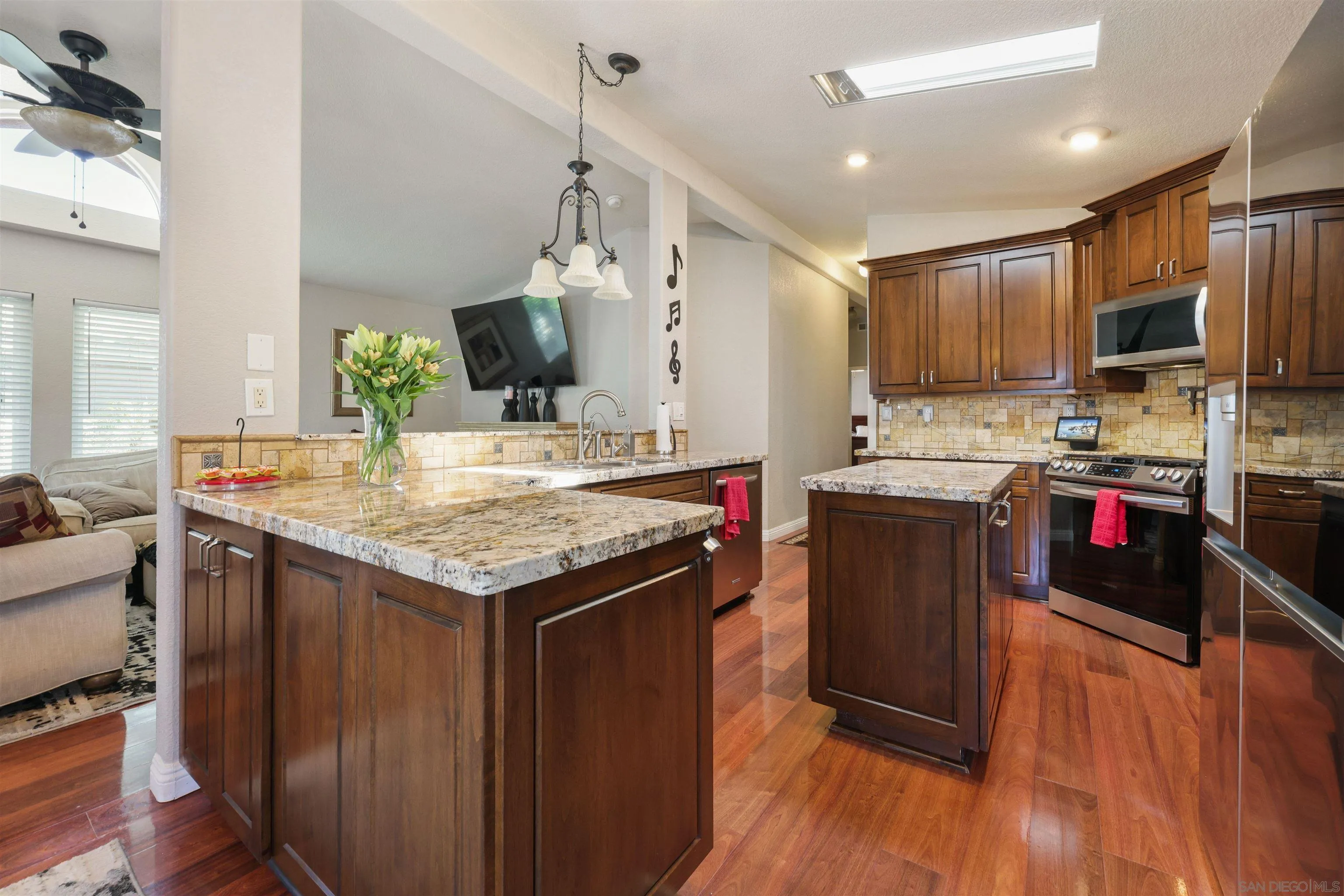 https://cdn.realtyfeed.com/cdn/127/260006208/fc30f10ca57ed377d6cfa07a02768d7e.webp