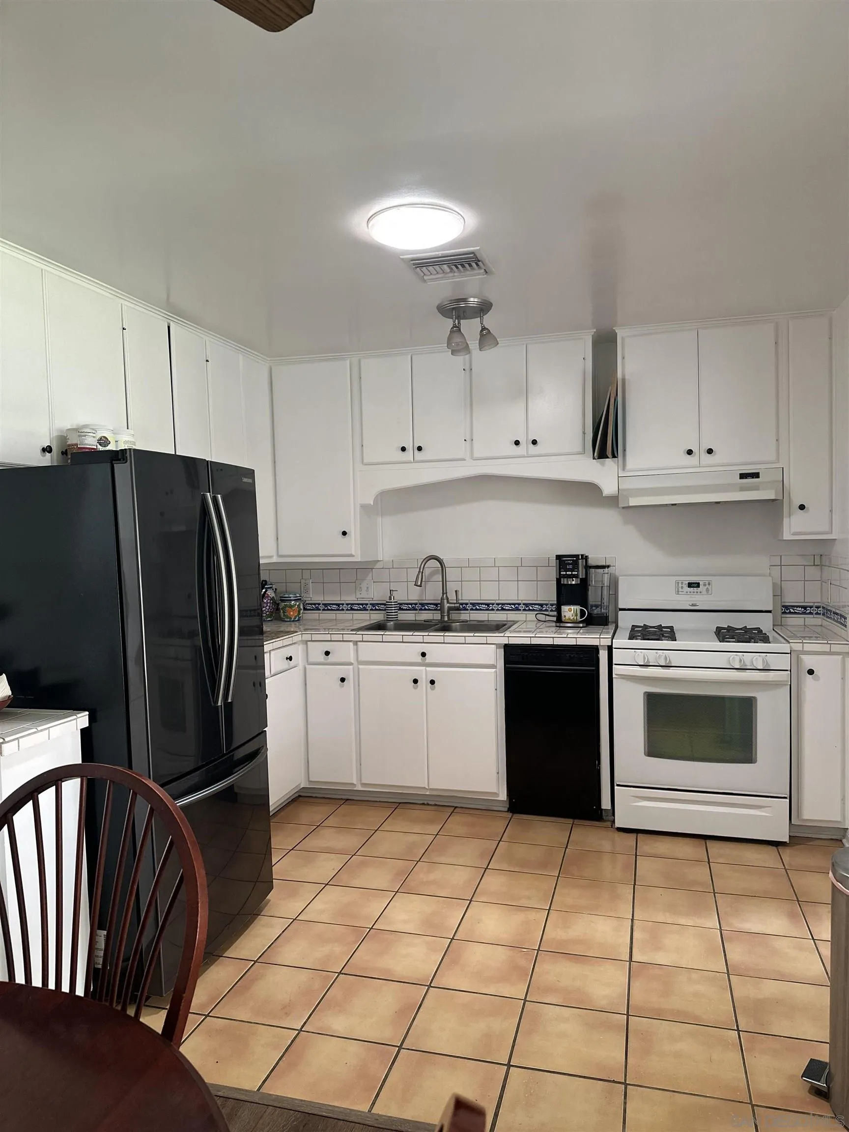 https://cdn.realtyfeed.com/cdn/127/260006224/342ae469aaa6b5a03d4925f01cf89855.webp