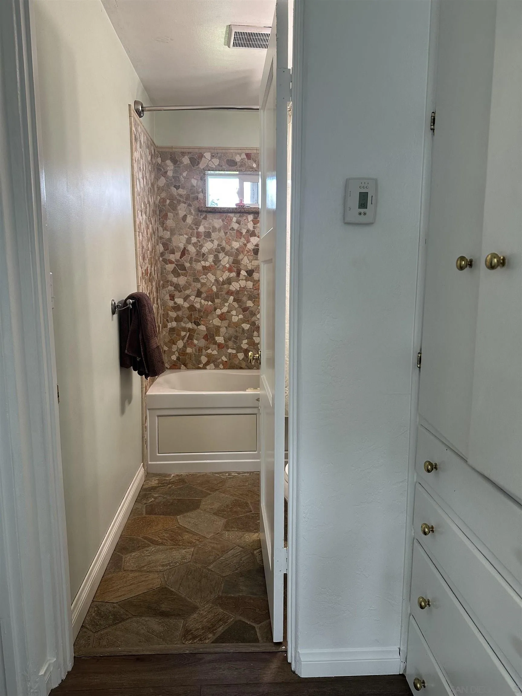 https://cdn.realtyfeed.com/cdn/127/260006224/69c106ab3f0a4062d03efdf83da864bb.webp