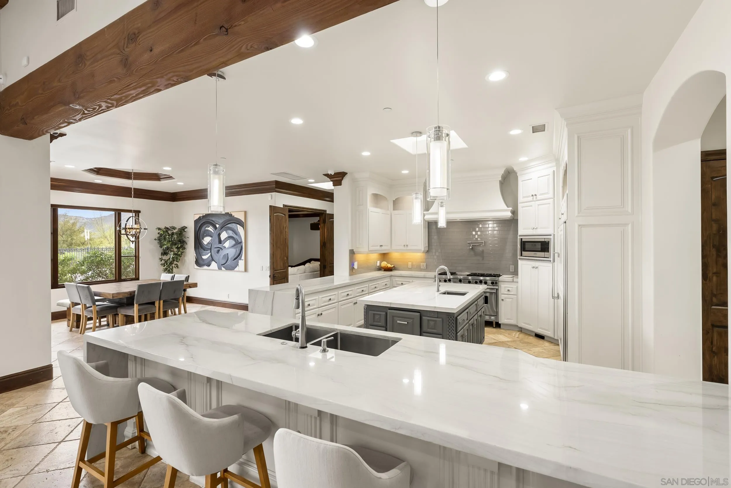 https://cdn.realtyfeed.com/cdn/127/260006229/09e965591e4df4e290920570282ce6fb.webp