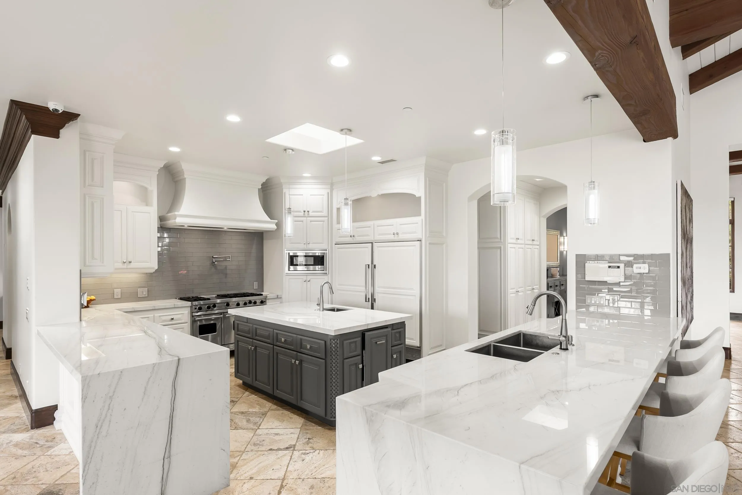 https://cdn.realtyfeed.com/cdn/127/260006229/2d6cf940323c4357a79d036dca4d220f.webp