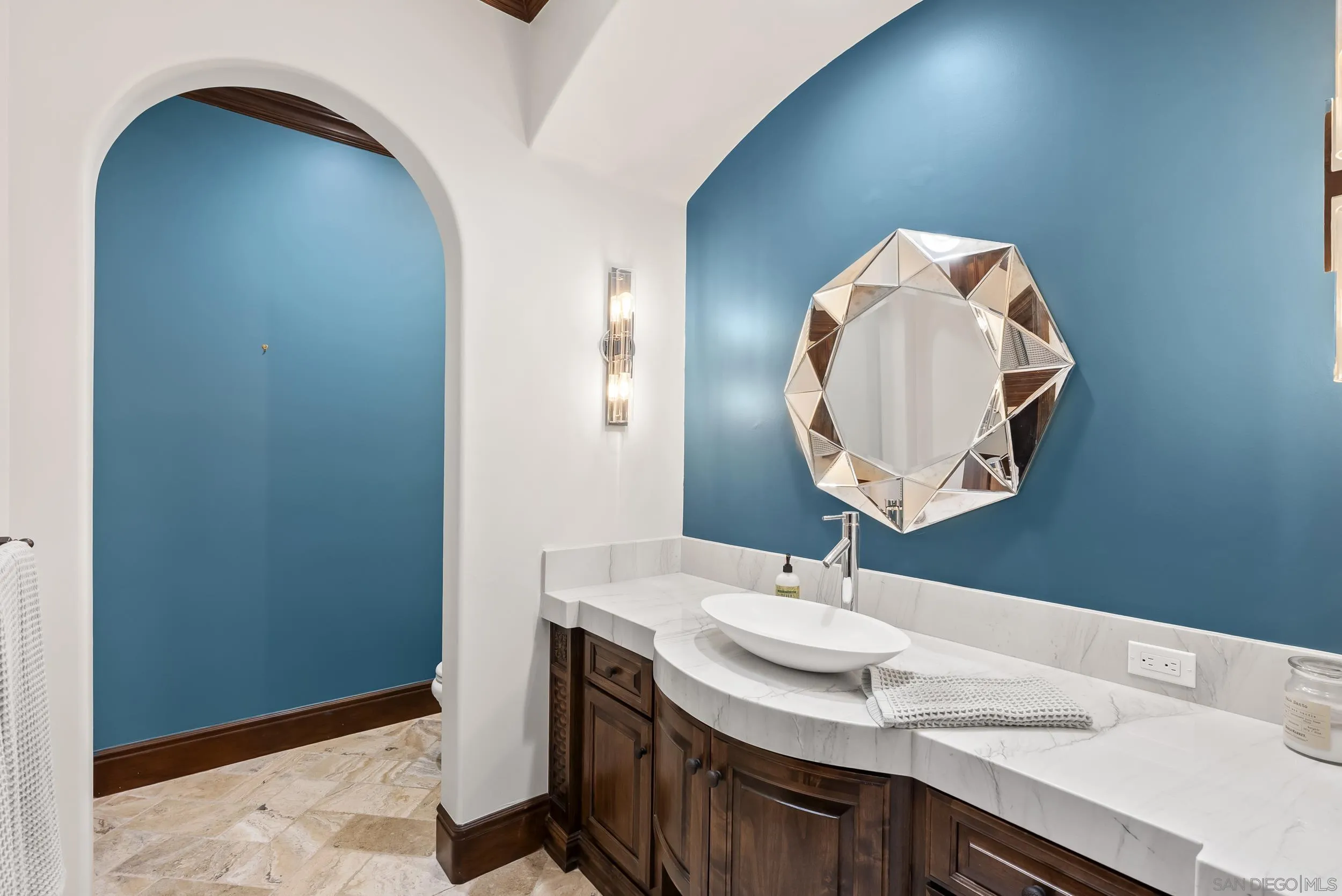 https://cdn.realtyfeed.com/cdn/127/260006229/ae4bedcc7501ff8bdc050c458f25e568.webp