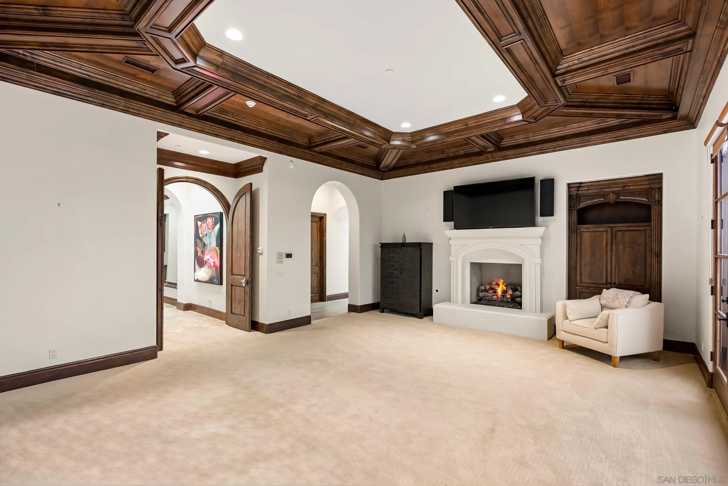 https://cdn.realtyfeed.com/cdn/127/260006229/c72ad14132567fa72ed4cfb9bf382360.webp