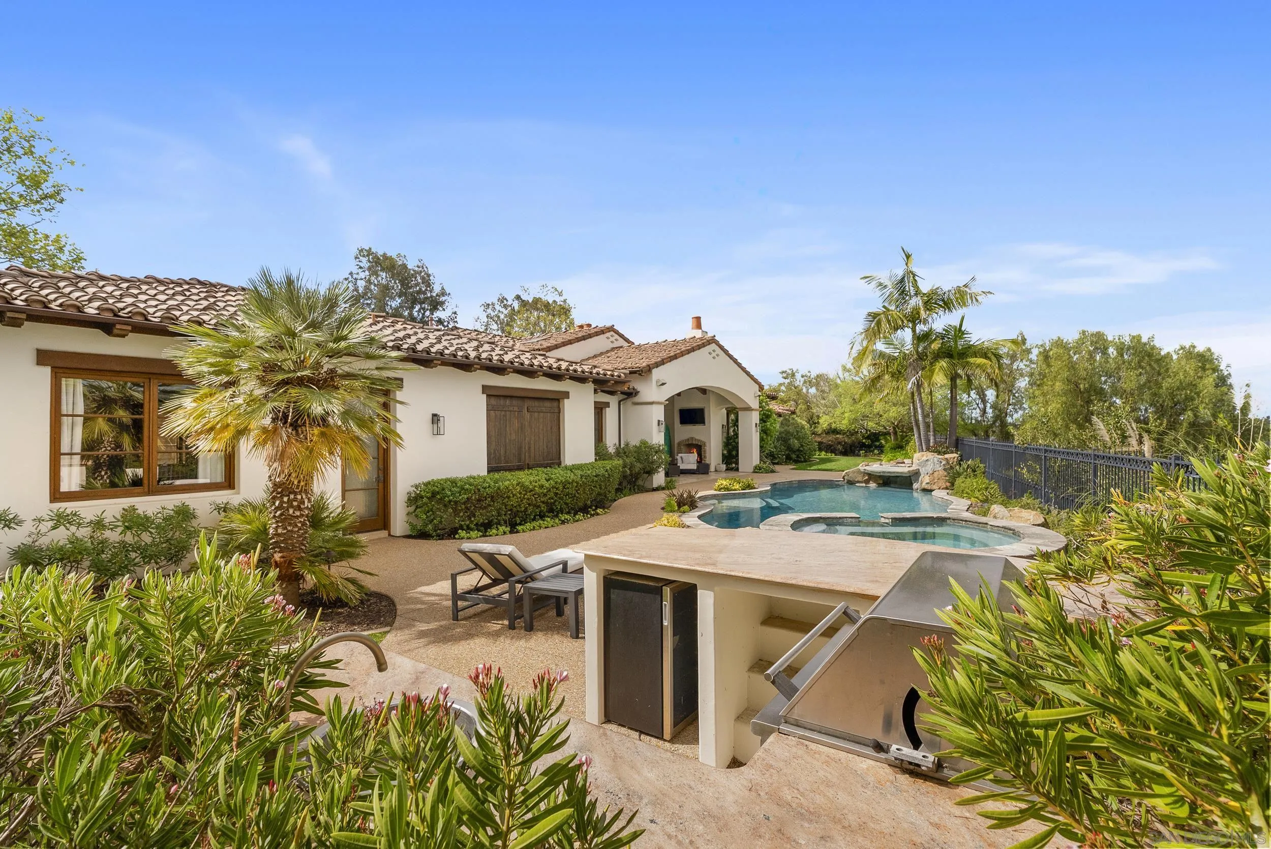 https://cdn.realtyfeed.com/cdn/127/260006229/d6eb66512447d28cb793bce37d3ffef0.webp