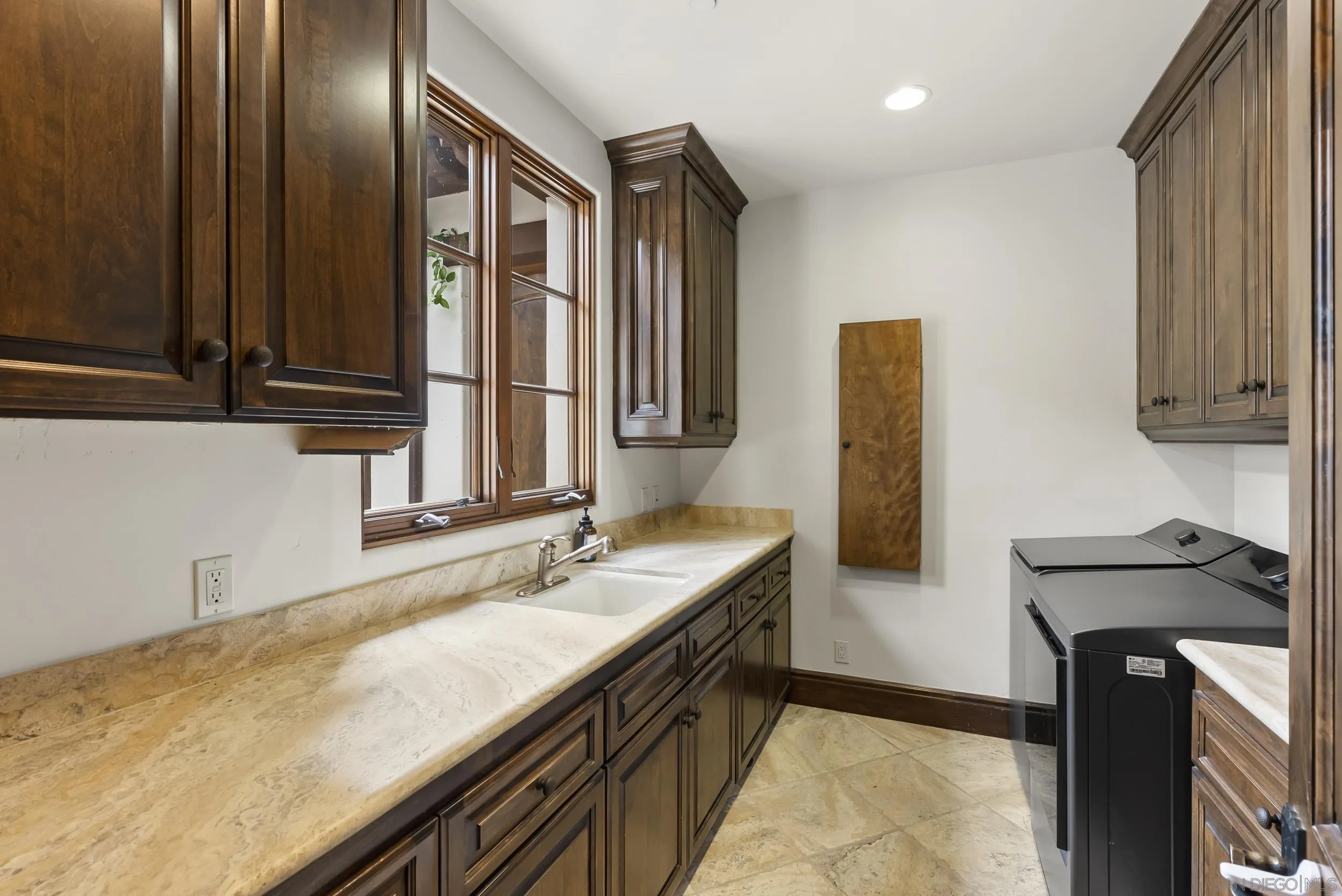 https://cdn.realtyfeed.com/cdn/127/260006229/ddd02b59ad0ff2f9ca95c01aa36ad3c3.webp