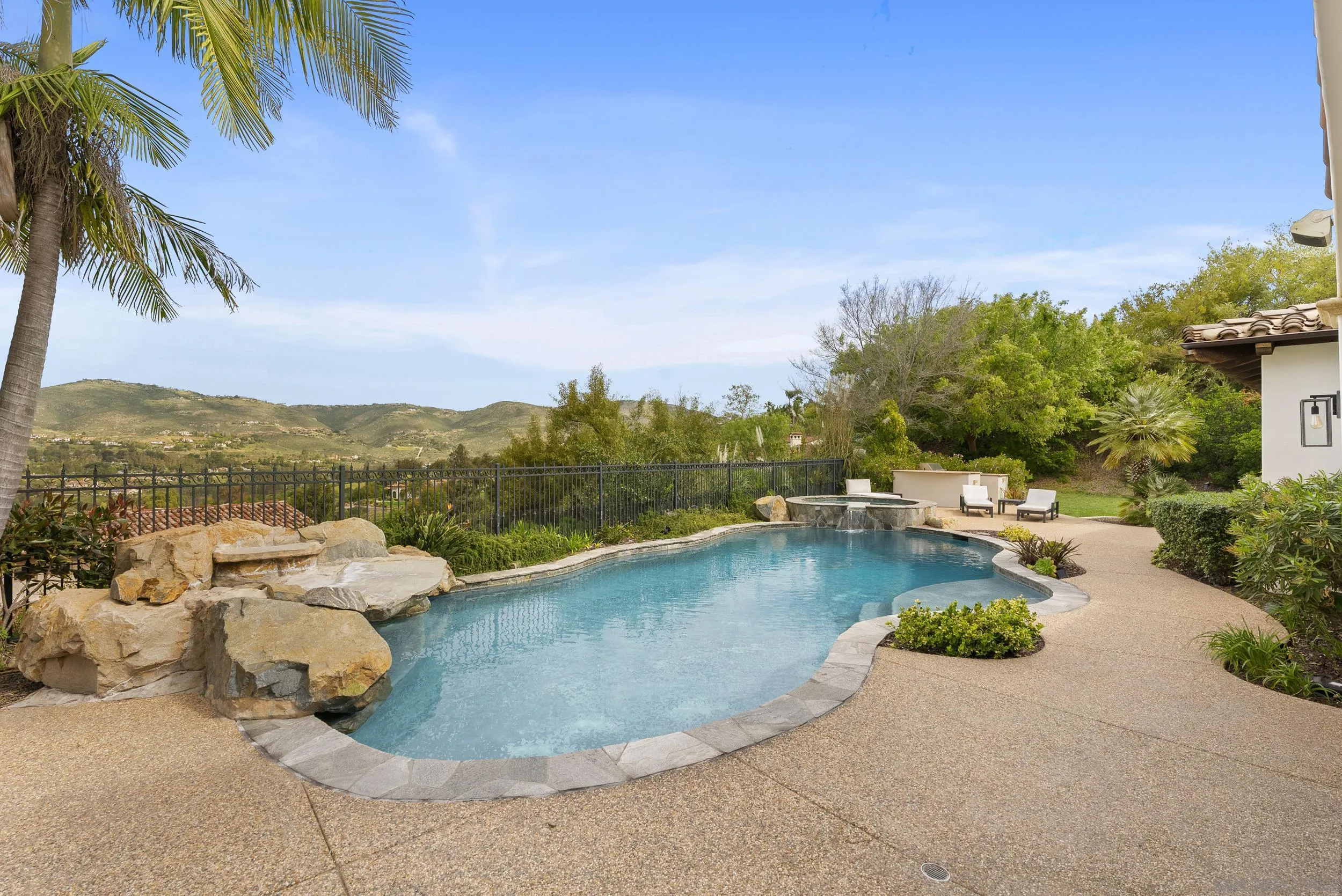 https://cdn.realtyfeed.com/cdn/127/260006229/f5476bac676b2024c4059a271666860c.webp