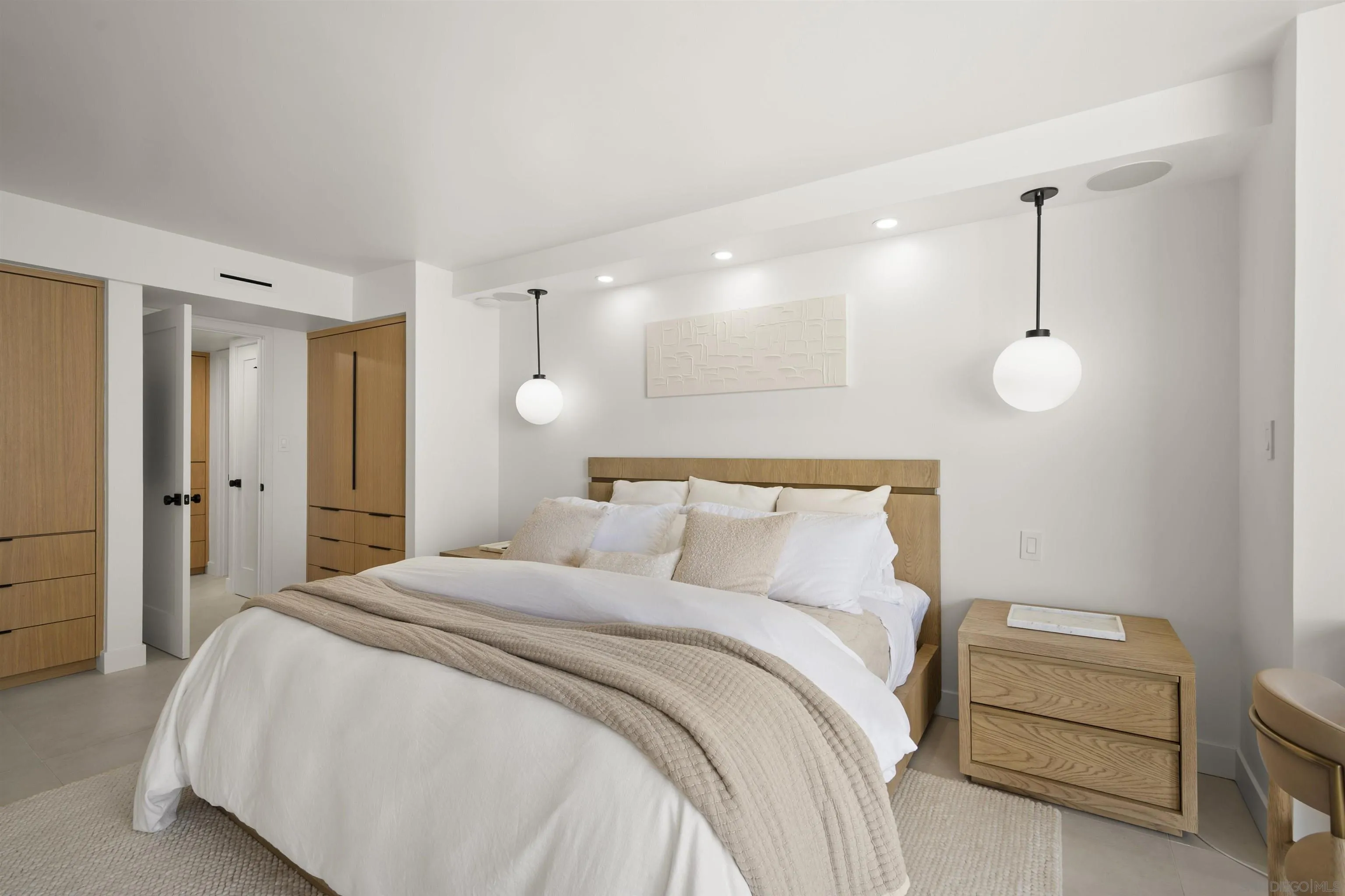 https://cdn.realtyfeed.com/cdn/127/260006230/637b09ff049e4deed92de97d52f727bd.webp