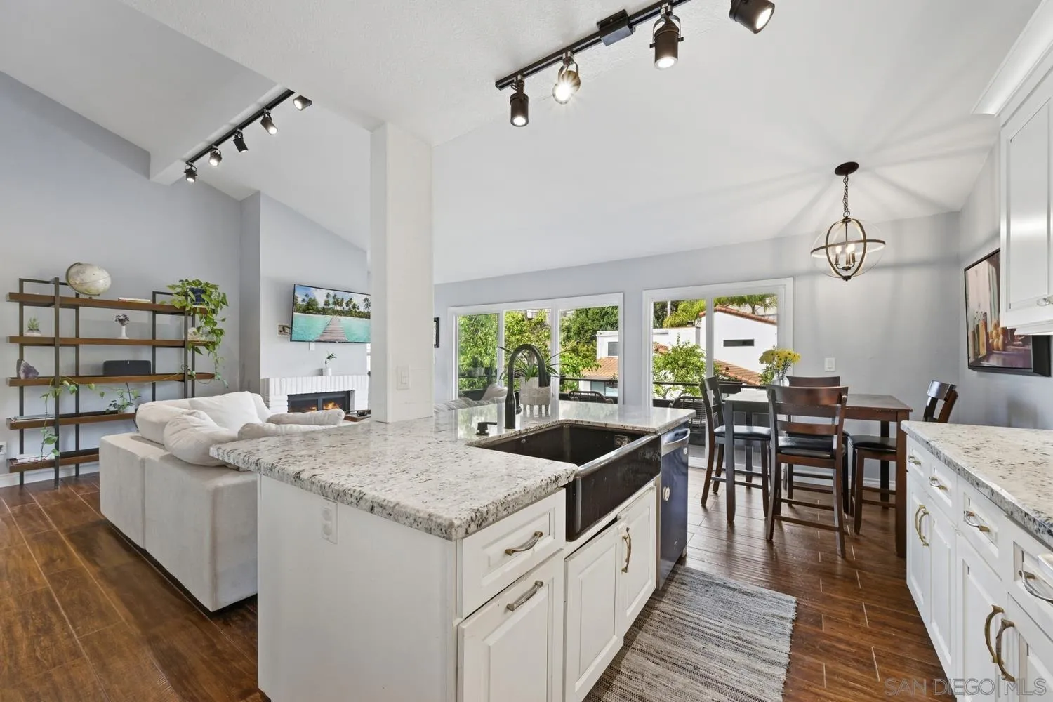 https://cdn.realtyfeed.com/cdn/127/260006231/19d7082fc70bdb6765ad88836ba07d30.webp