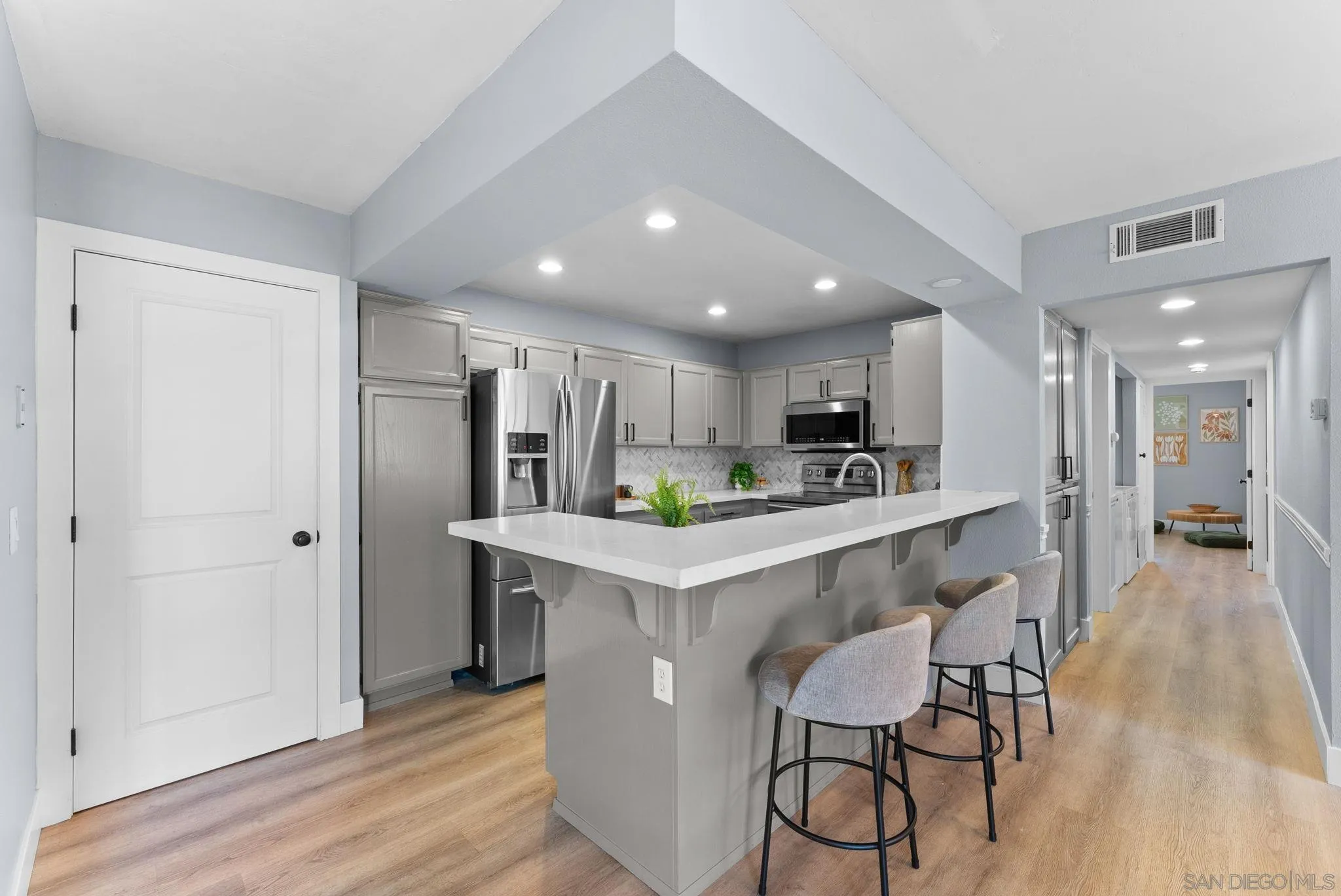 Photo #1: 260006236 Listing: Photo #1