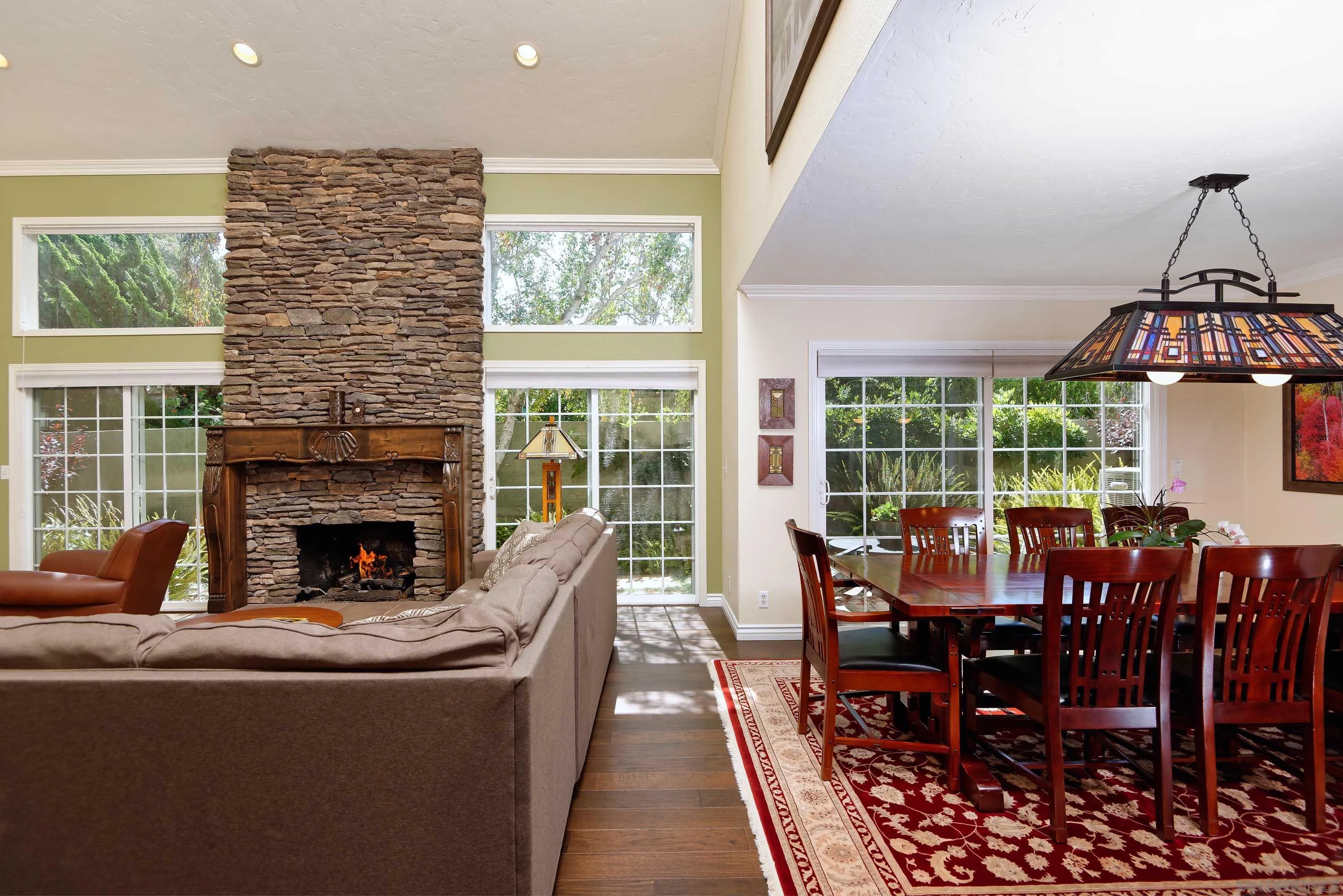 https://cdn.realtyfeed.com/cdn/127/260006241/2b322c199bd637838f87e32310dda113.webp