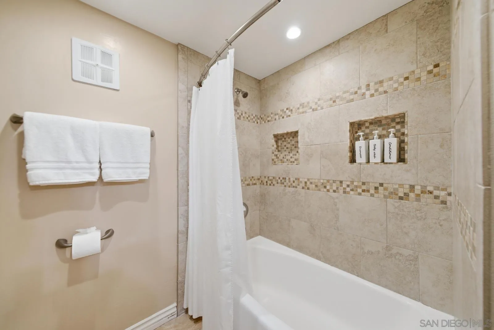 https://cdn.realtyfeed.com/cdn/127/260006243/05f26319529d36436215d95f9e0bc8a1.webp
