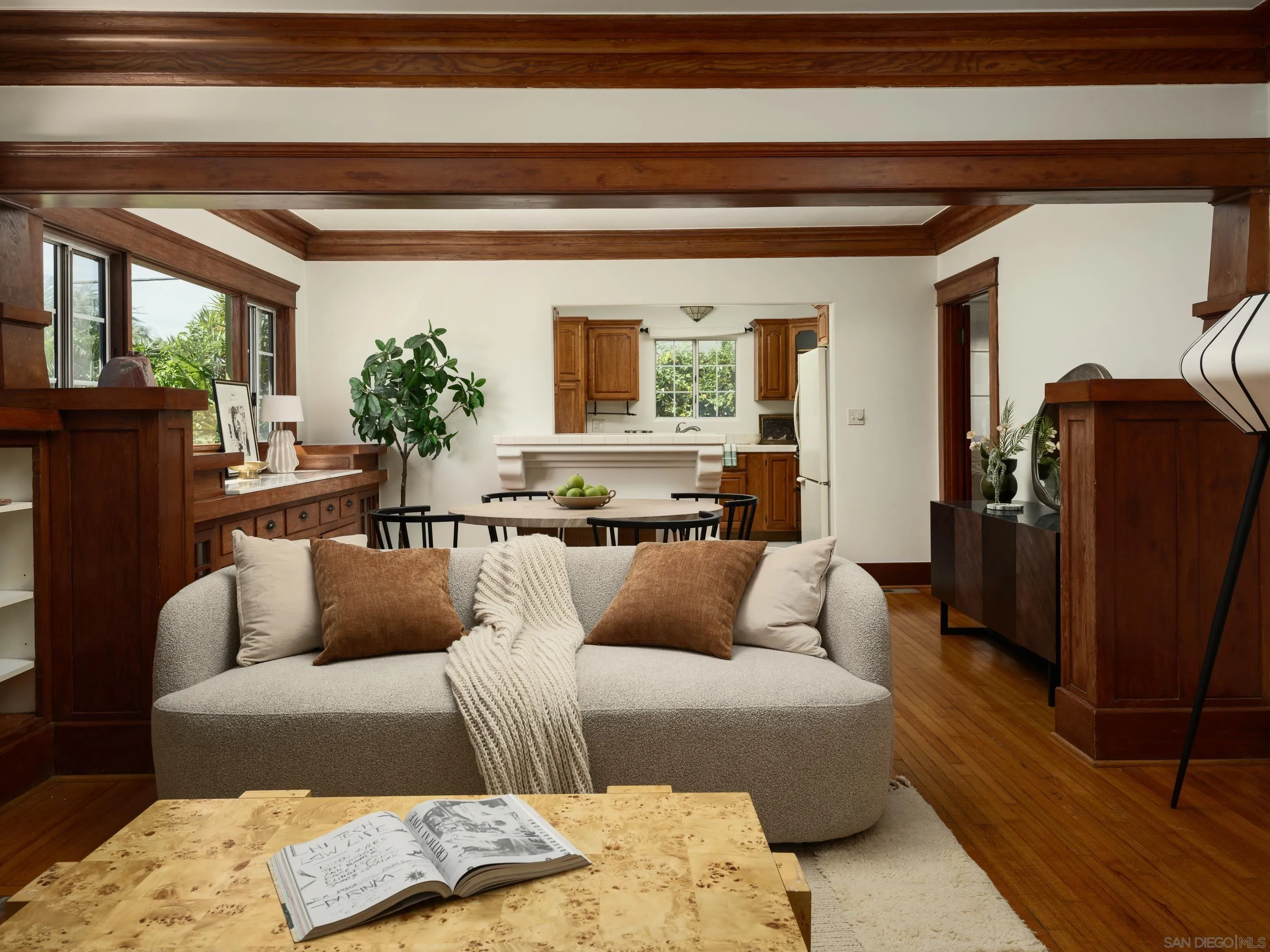 https://cdn.realtyfeed.com/cdn/127/260006246/b40b2fd86721728eda4b873f6c899d76.webp