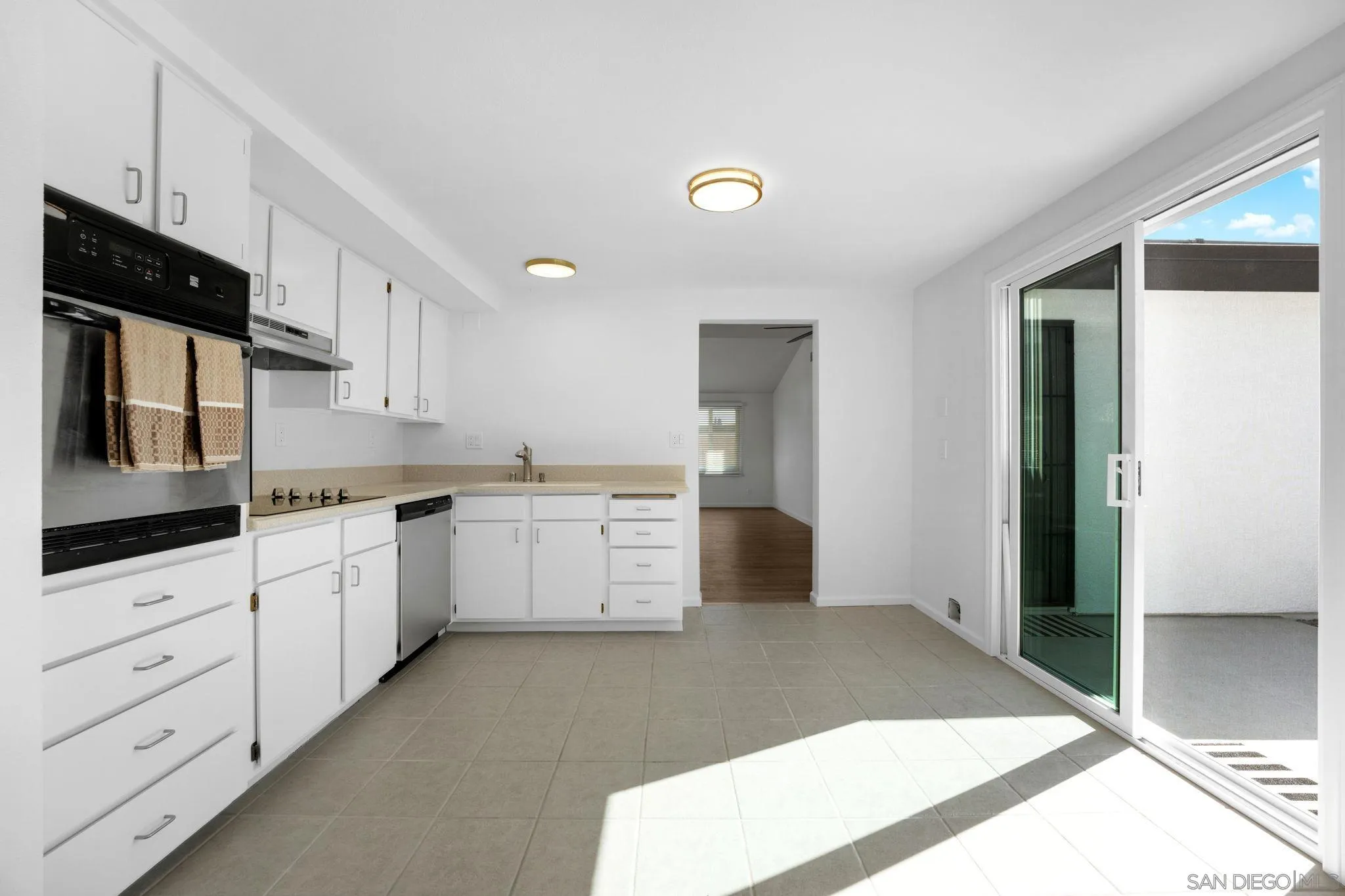 https://cdn.realtyfeed.com/cdn/127/260006247/2917de64219b8caec33afcd7ccef11d9.webp