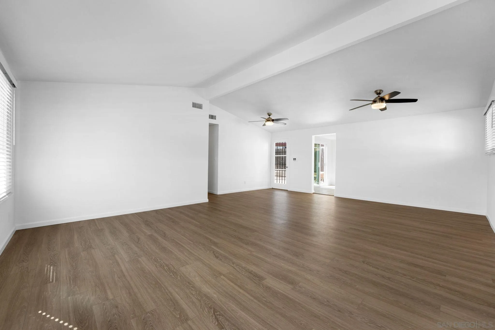 https://cdn.realtyfeed.com/cdn/127/260006247/fe8330163c9c6eed6a26f12f8d555338.webp