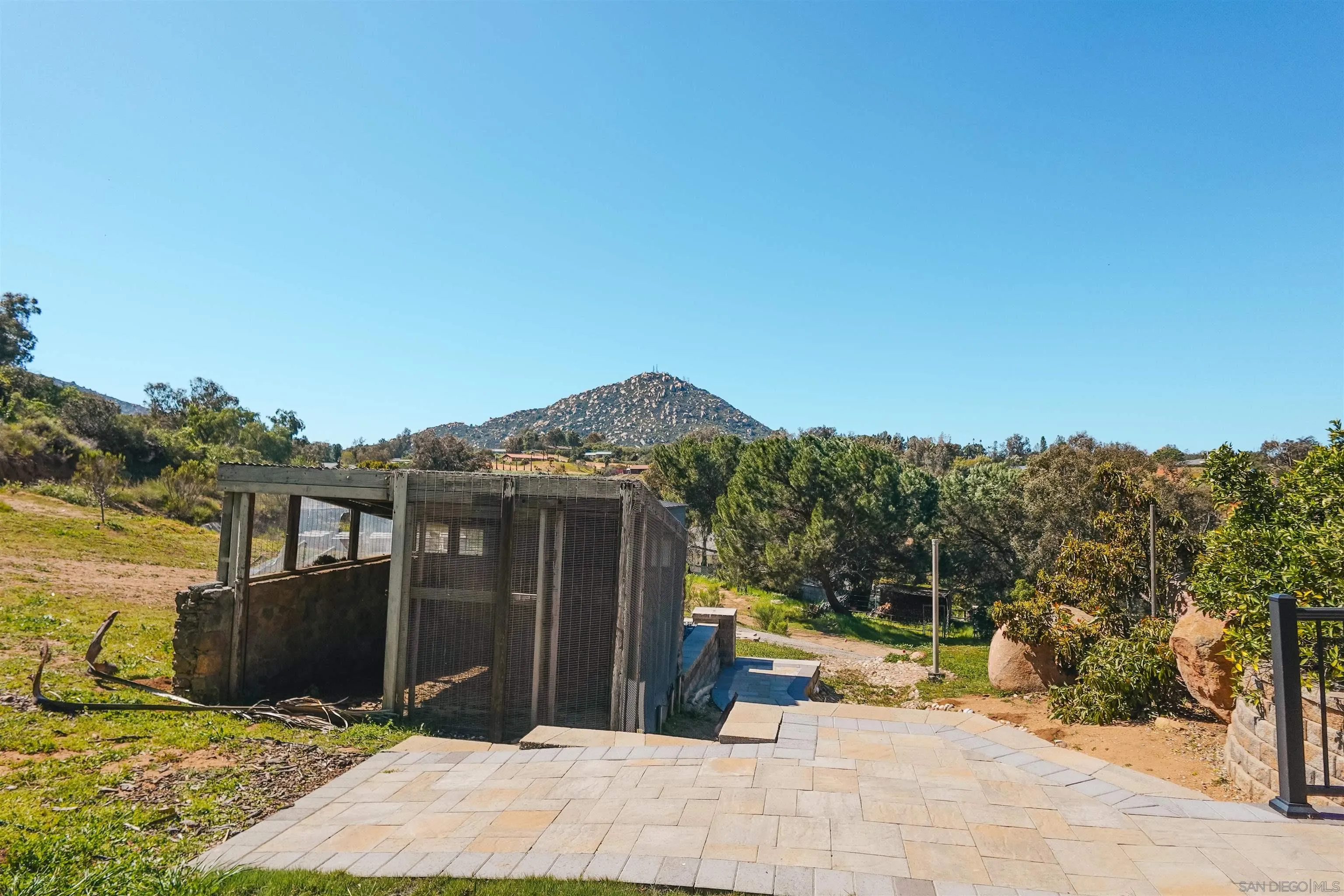 https://cdn.realtyfeed.com/cdn/127/260006249/6e00737f9088e45587929f5a5c9c2ddd.webp