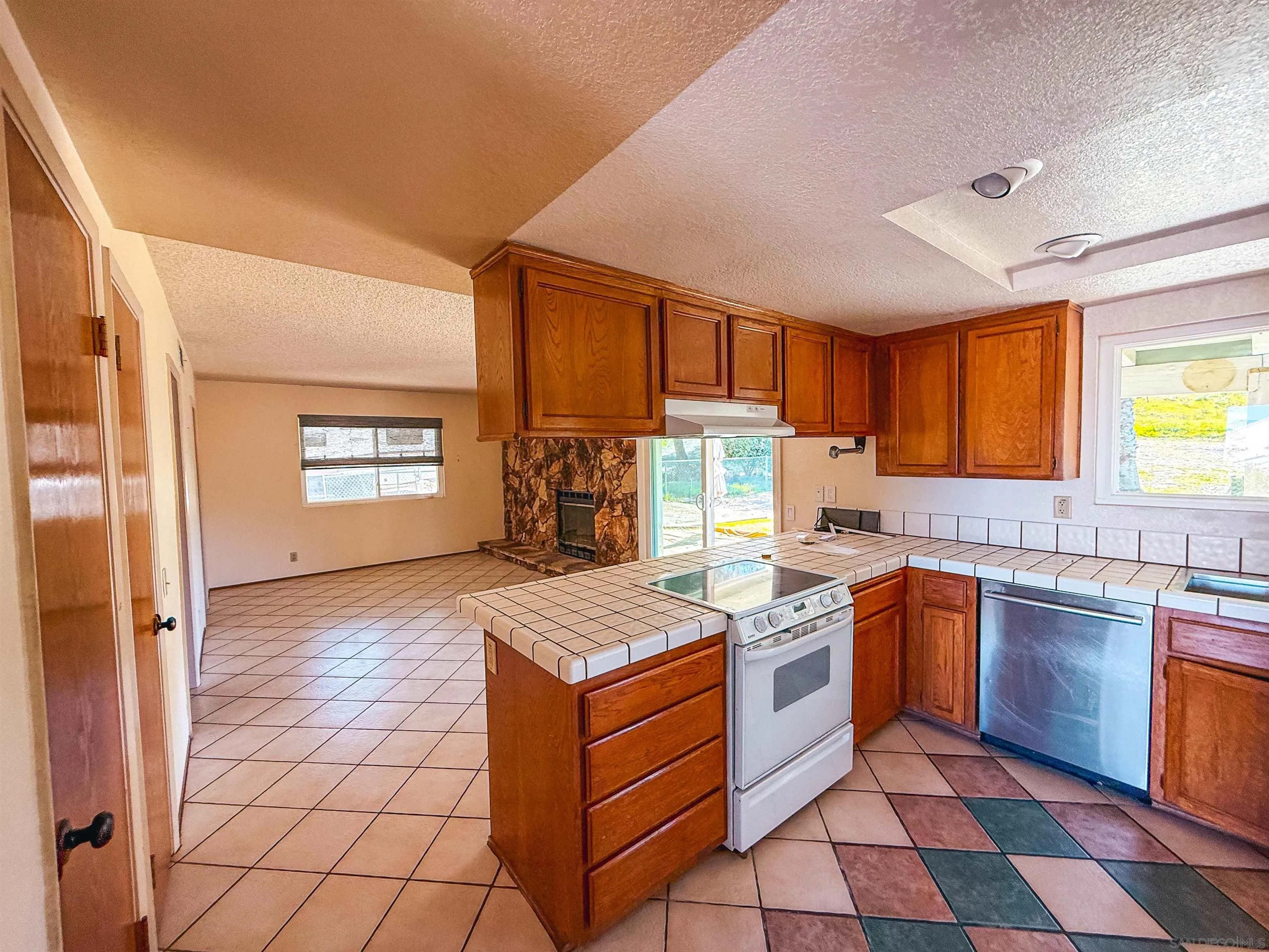 https://cdn.realtyfeed.com/cdn/127/260006249/9c8c7ef3a1ab86f74194747ce598b5cc.webp