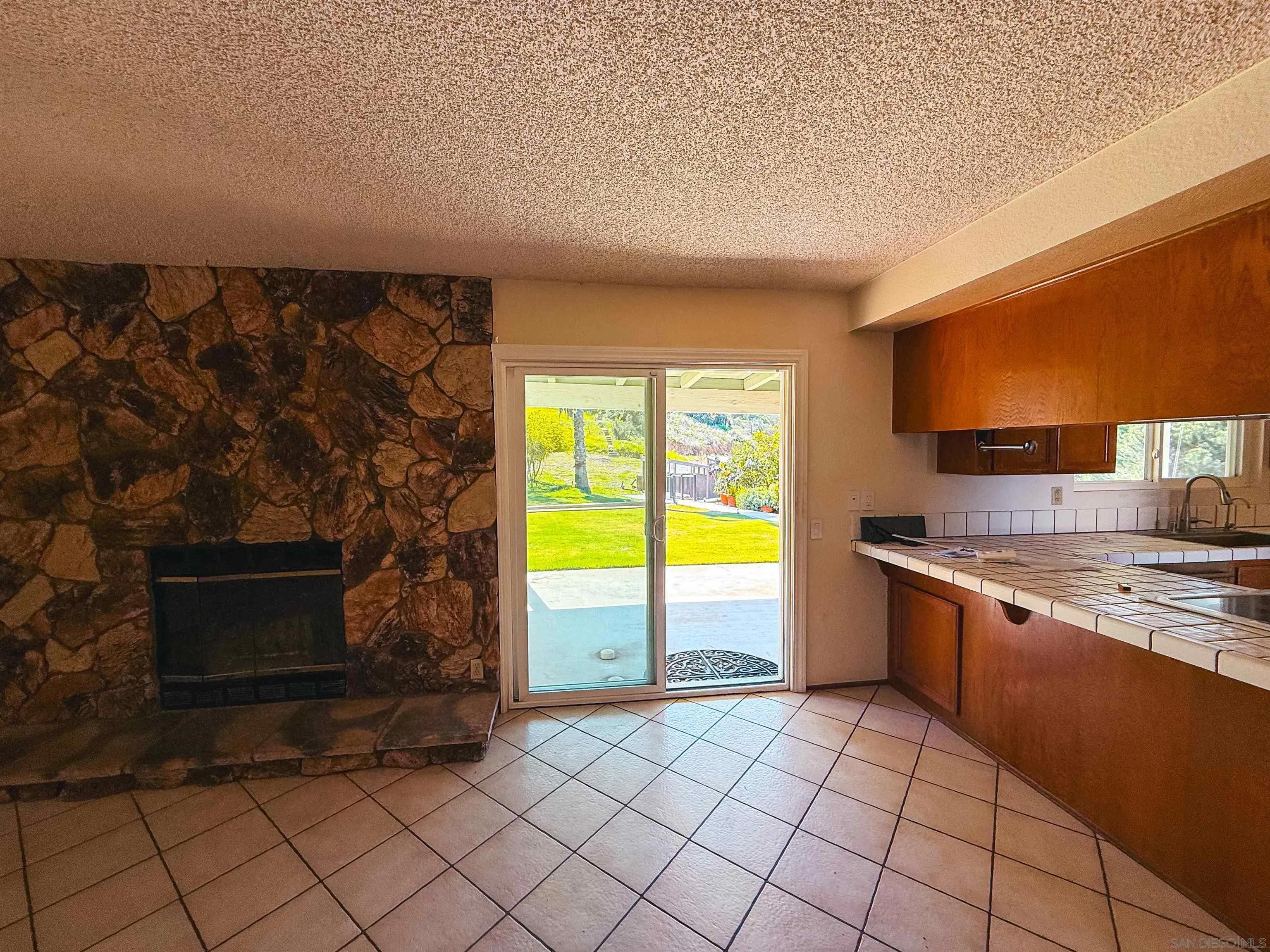 https://cdn.realtyfeed.com/cdn/127/260006249/b6a5611de5255e9f43f071260b22d978.webp