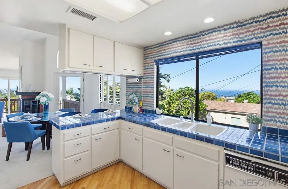 https://cdn.realtyfeed.com/cdn/127/260006260/24316ed1208f1ab241bfe148cdfe5b26.webp