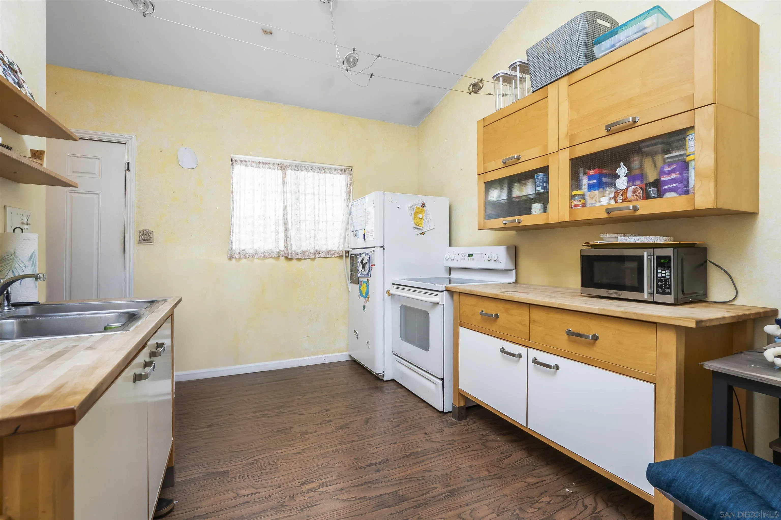 https://cdn.realtyfeed.com/cdn/127/260006266/c9ead9878d2f748d894446207069a088.webp