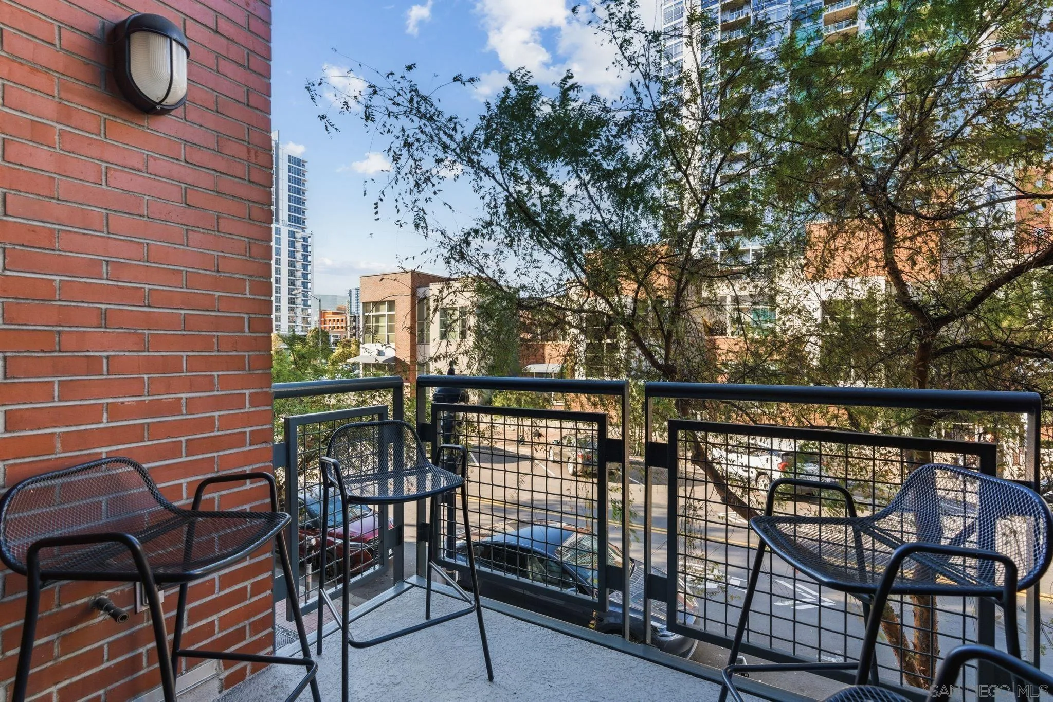 https://cdn.realtyfeed.com/cdn/127/260006282/303bfd90f21e08221c25460027302439.webp