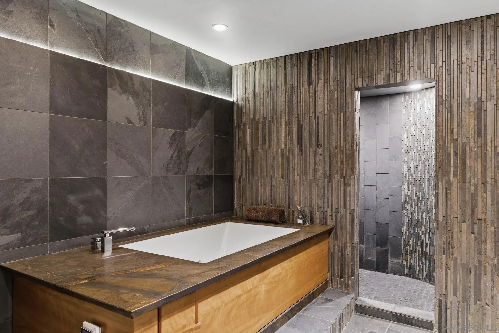 https://cdn.realtyfeed.com/cdn/127/260006282/fd6fddaa8de26853ff0d2d222f46c108.webp