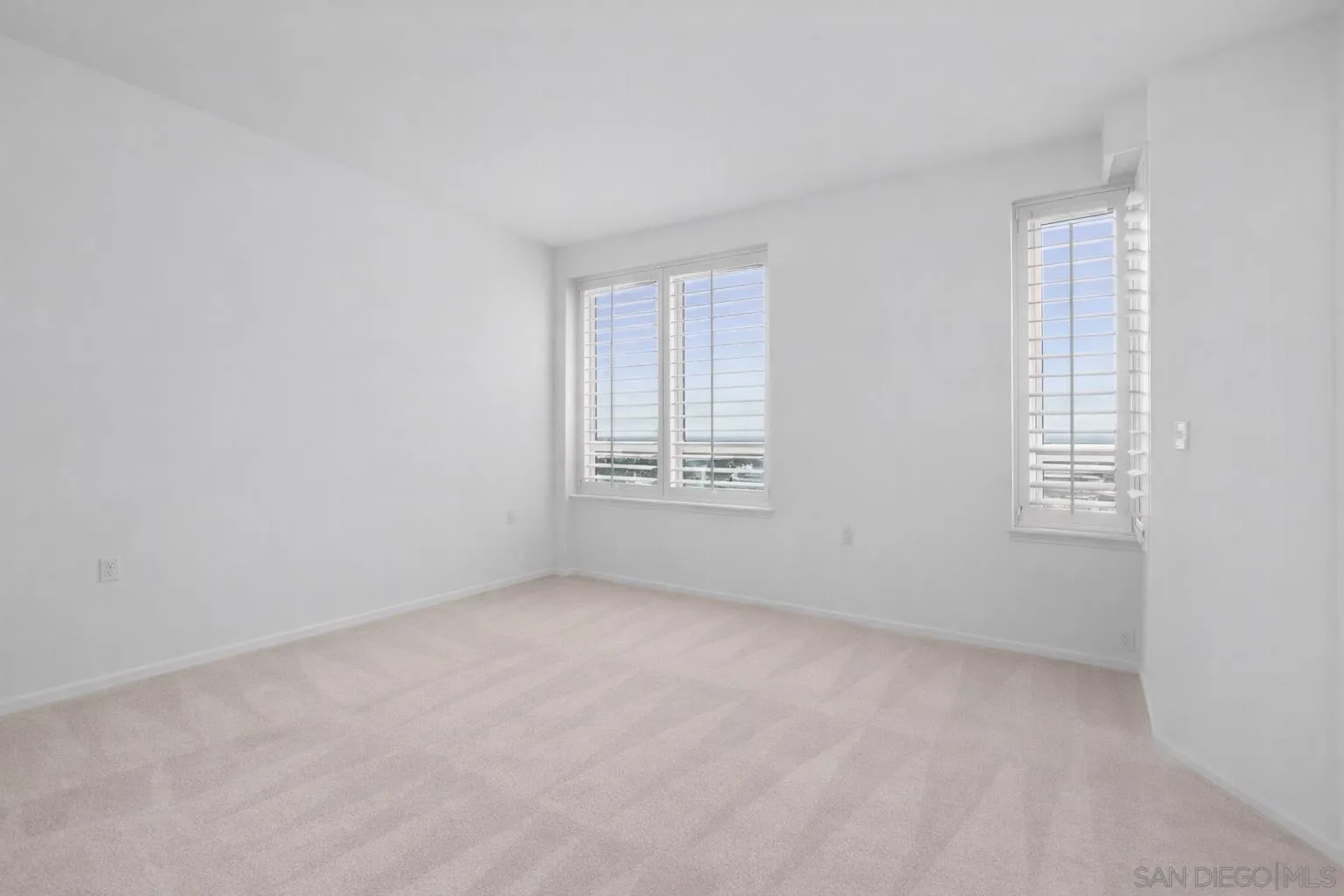 https://cdn.realtyfeed.com/cdn/127/260006287/bd0abfd3664e0ac7ae643df52c83e363.webp
