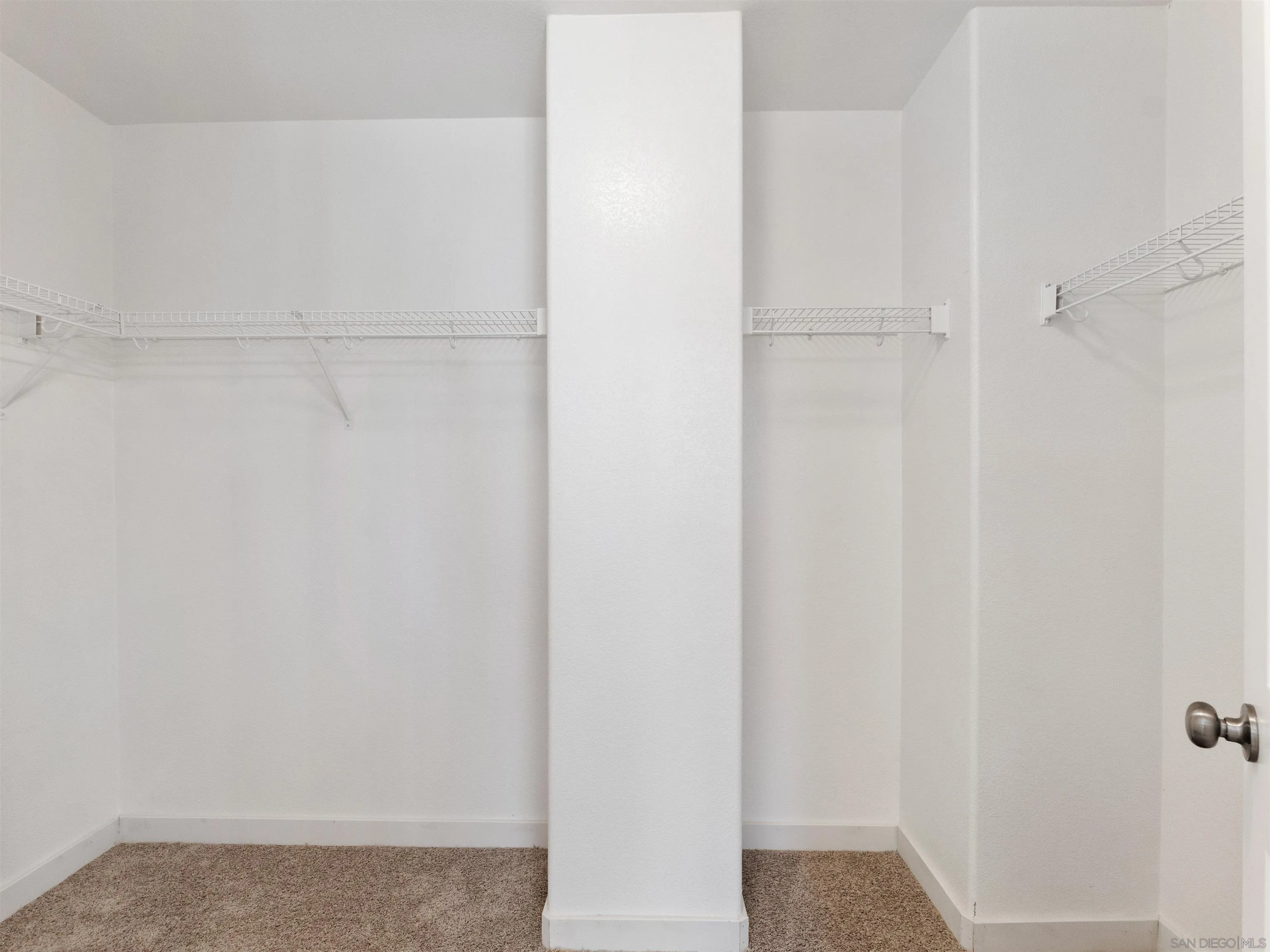 https://cdn.realtyfeed.com/cdn/127/260006289/27d16ac2ae05b49e523af2298b55cb5e.webp