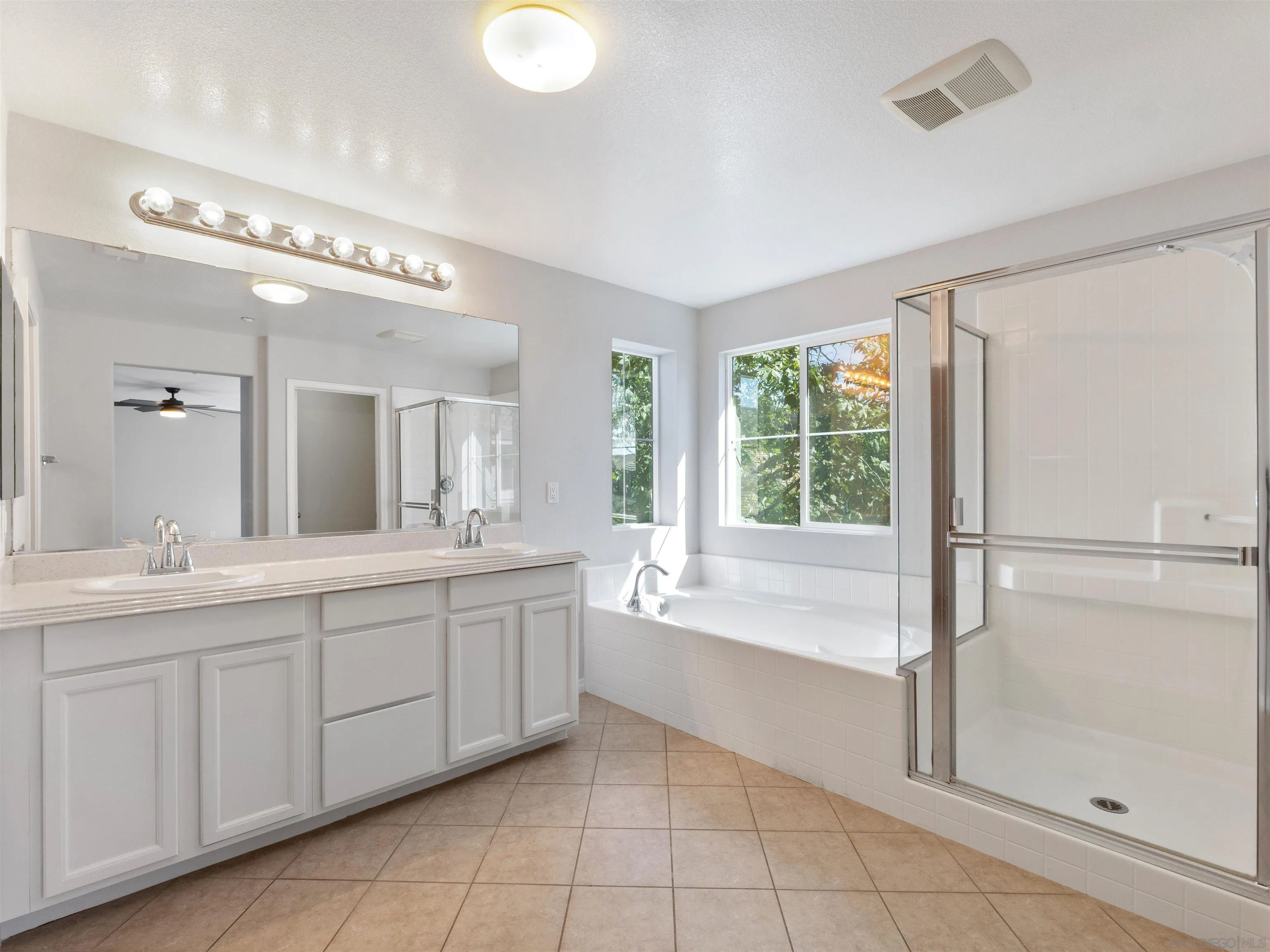 https://cdn.realtyfeed.com/cdn/127/260006289/315d34c0b8f0cc504520847266b72382.webp