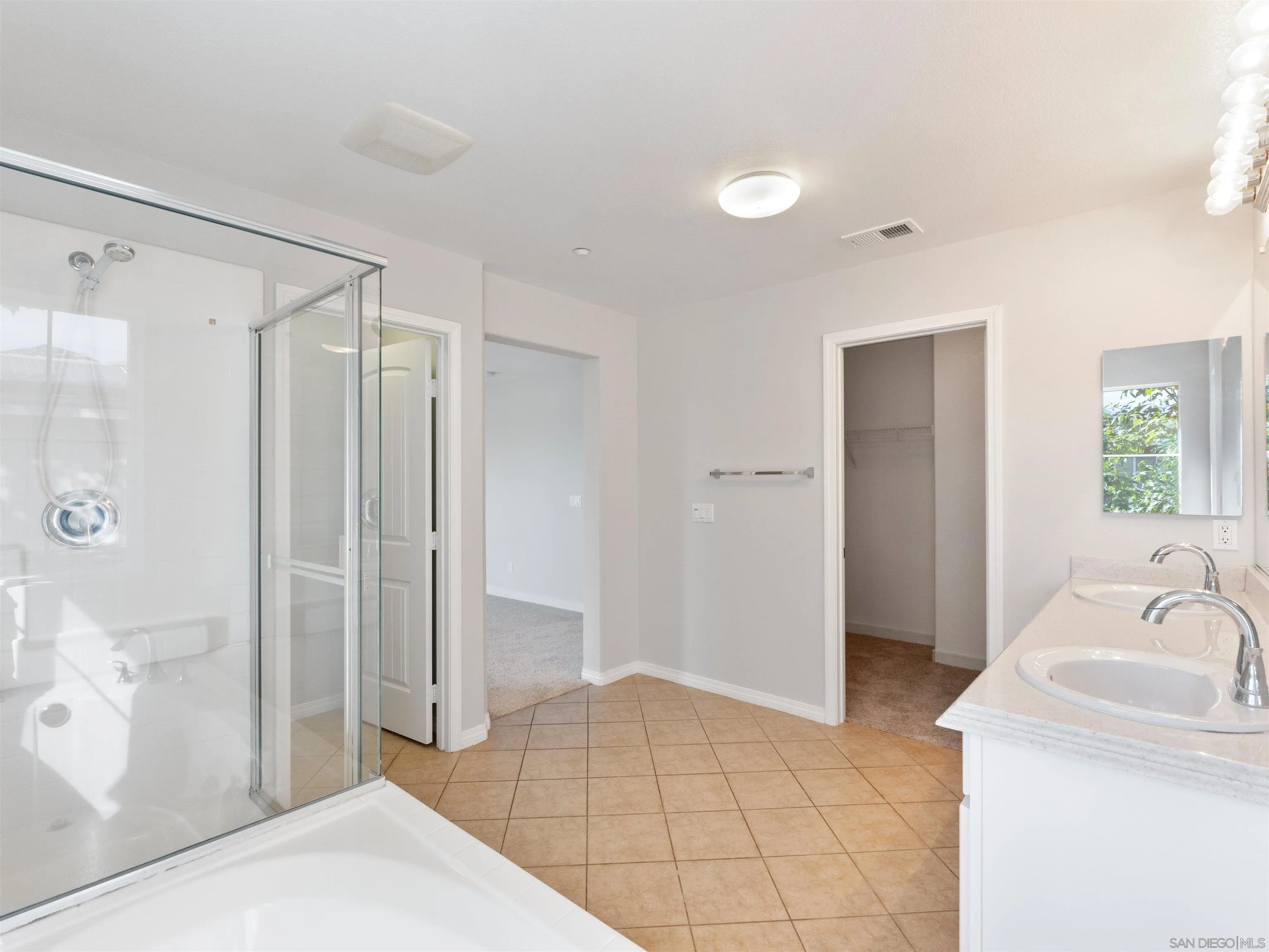 https://cdn.realtyfeed.com/cdn/127/260006289/34f0369d7c2bfe6e4409eff172590d61.webp