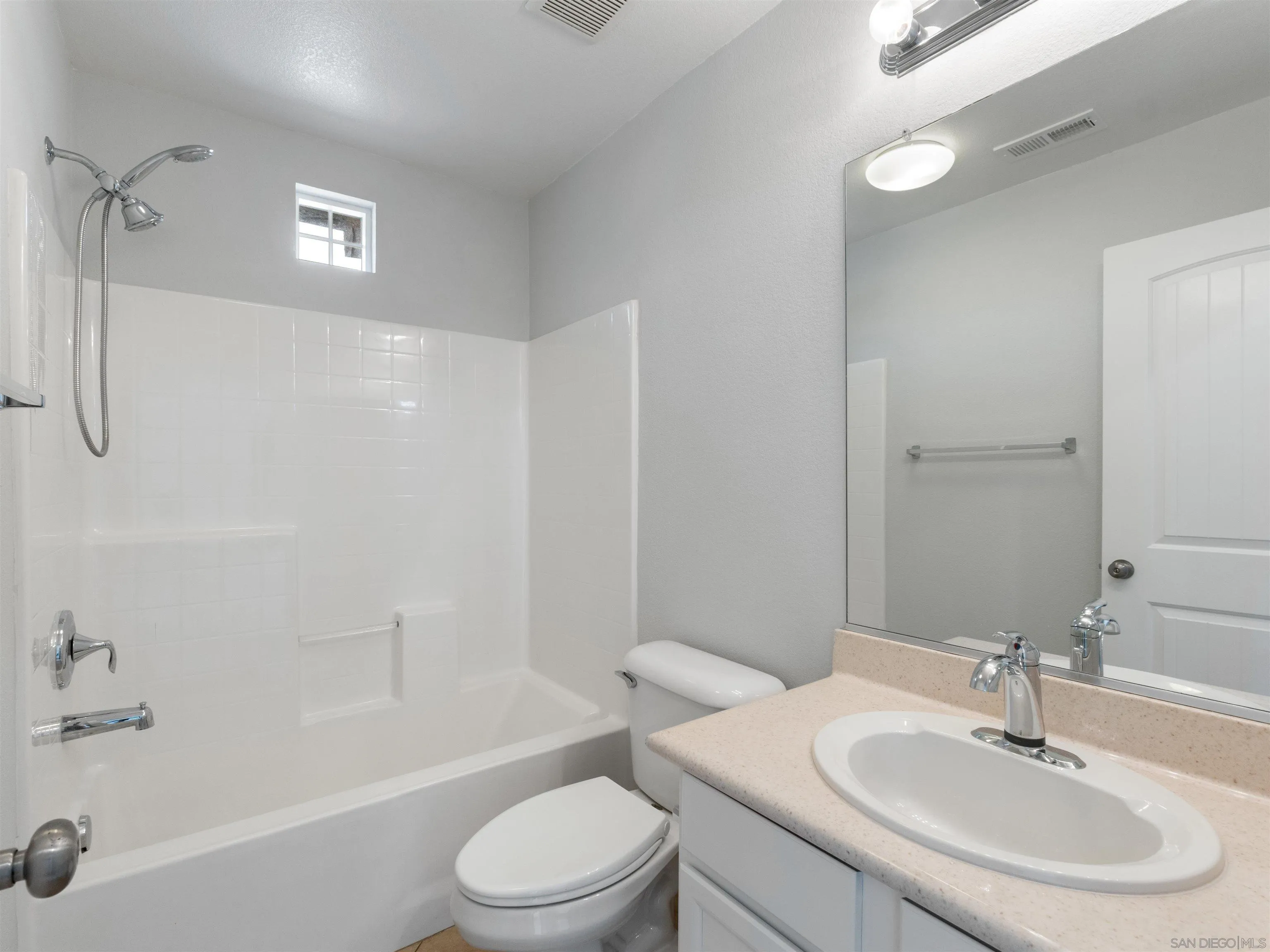 https://cdn.realtyfeed.com/cdn/127/260006289/392efe879e9e1b338ec2831cb2949783.webp