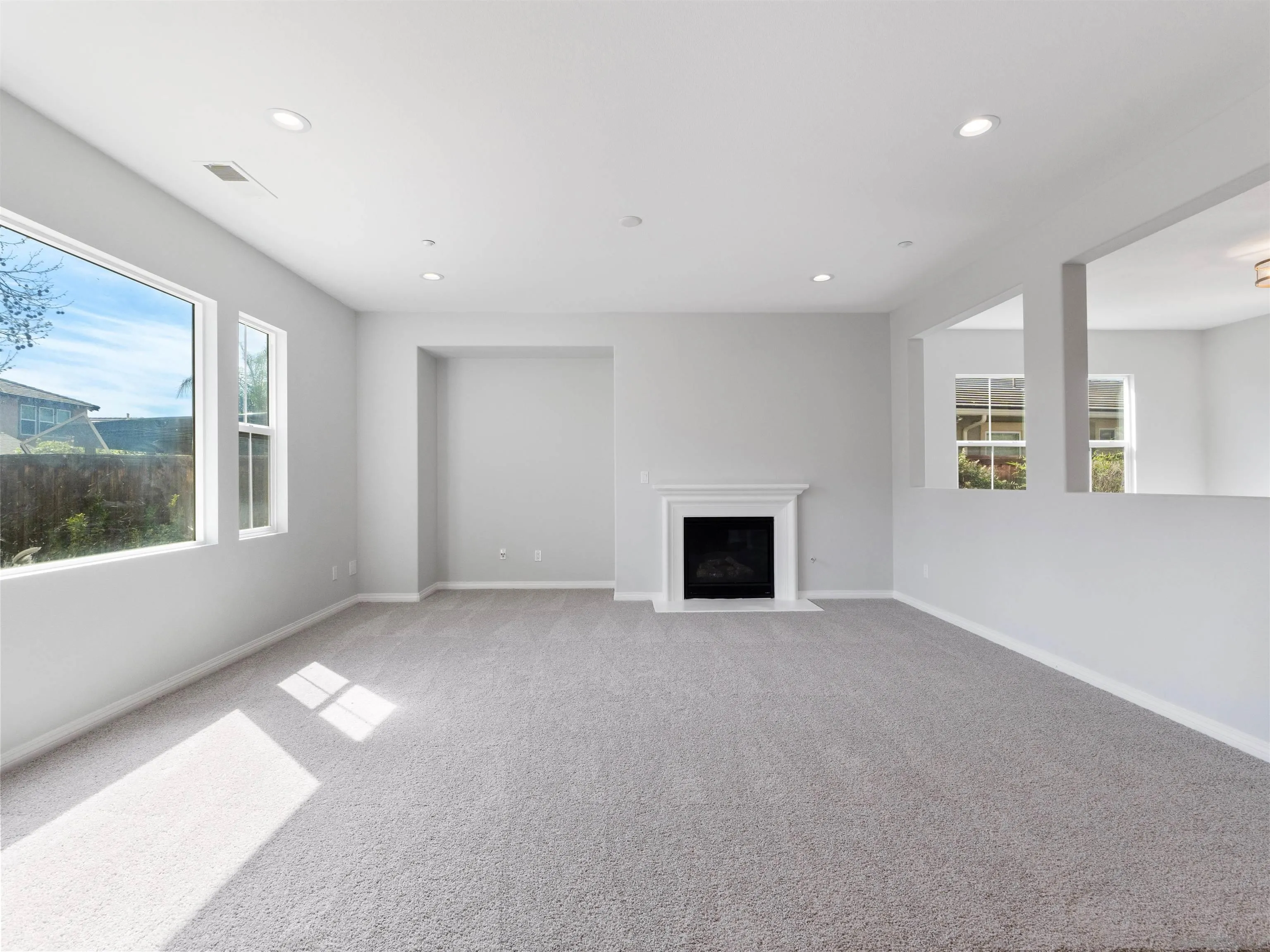 https://cdn.realtyfeed.com/cdn/127/260006289/59aa3edeea5b4739d0dbe1f3ae1a10db.webp