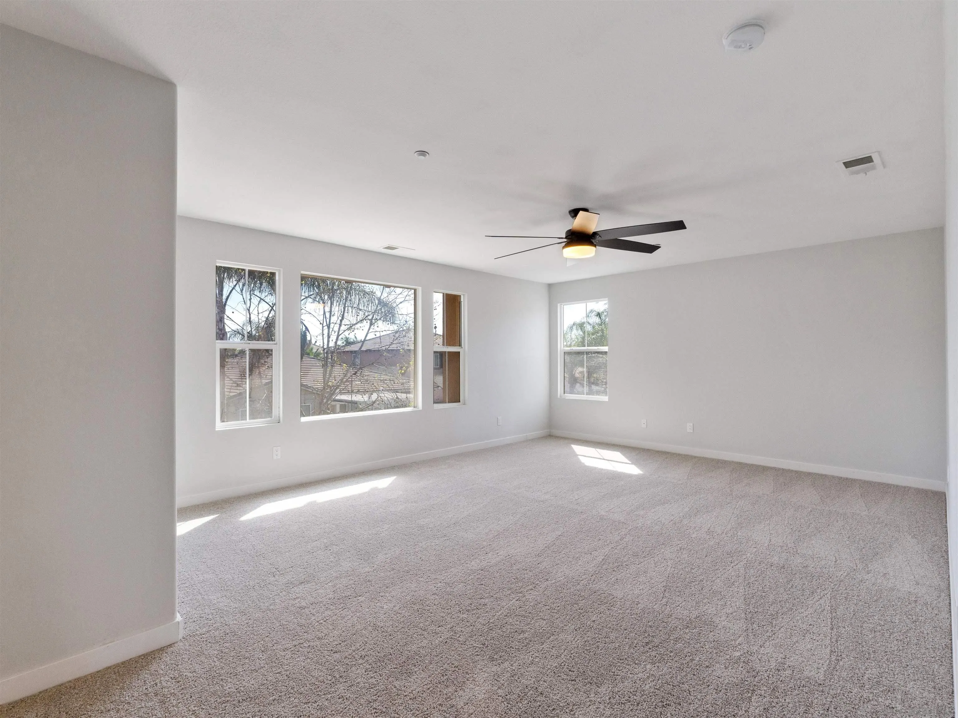 https://cdn.realtyfeed.com/cdn/127/260006289/8dcf8d78821c712f545997cb04ad3736.webp