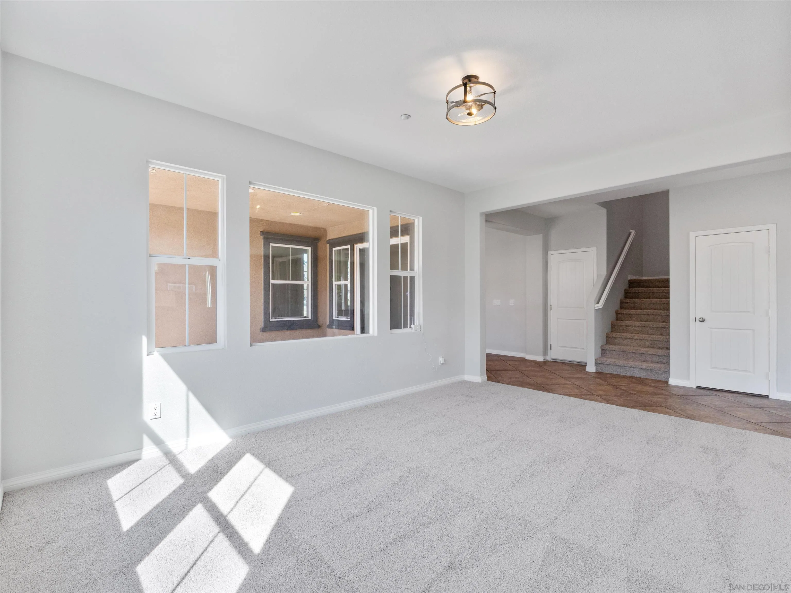https://cdn.realtyfeed.com/cdn/127/260006289/915227eca7ad72fe29010e0997313a03.webp