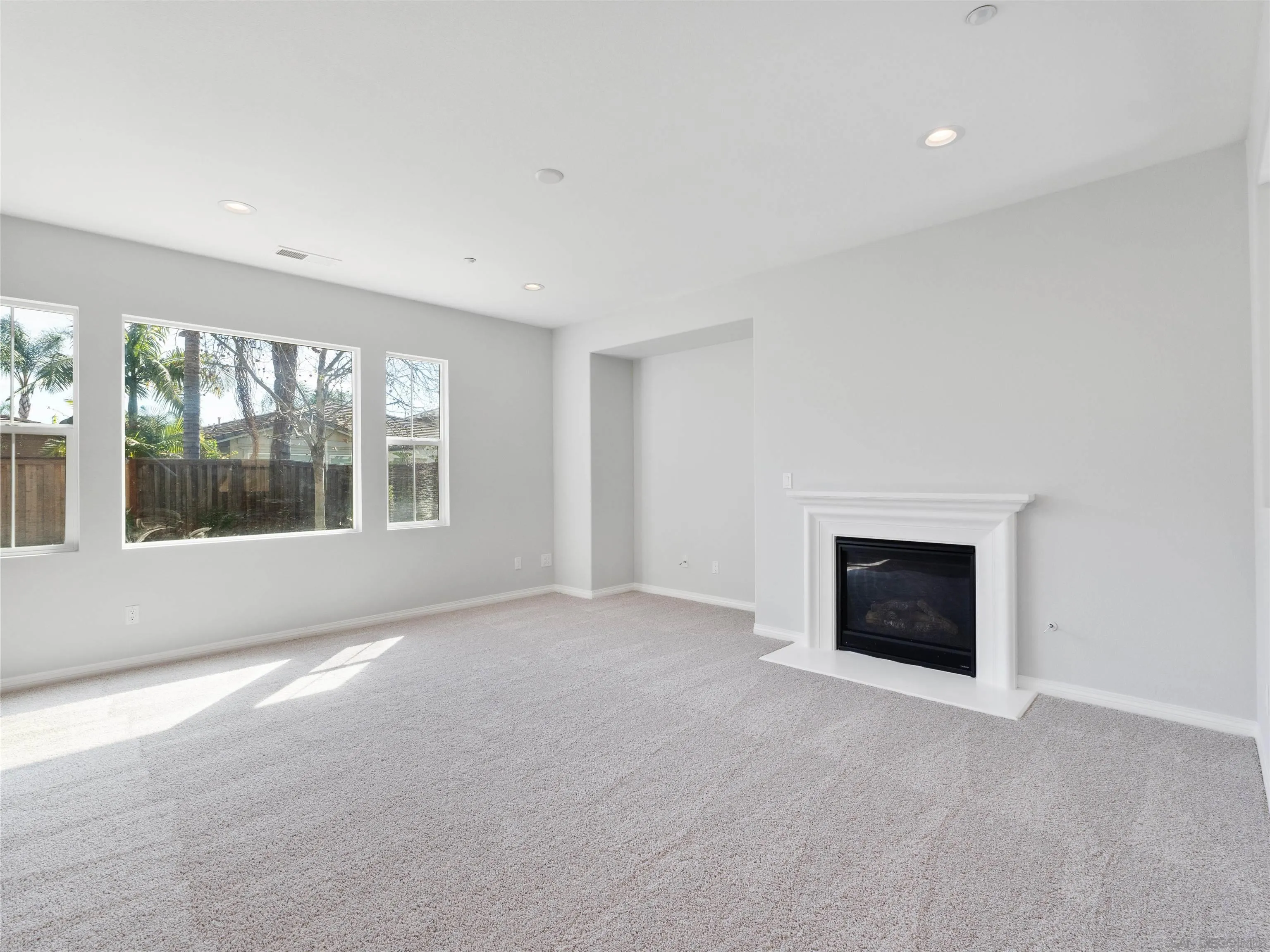 https://cdn.realtyfeed.com/cdn/127/260006289/c7aba50c96388c6bc4a9527564633e51.webp