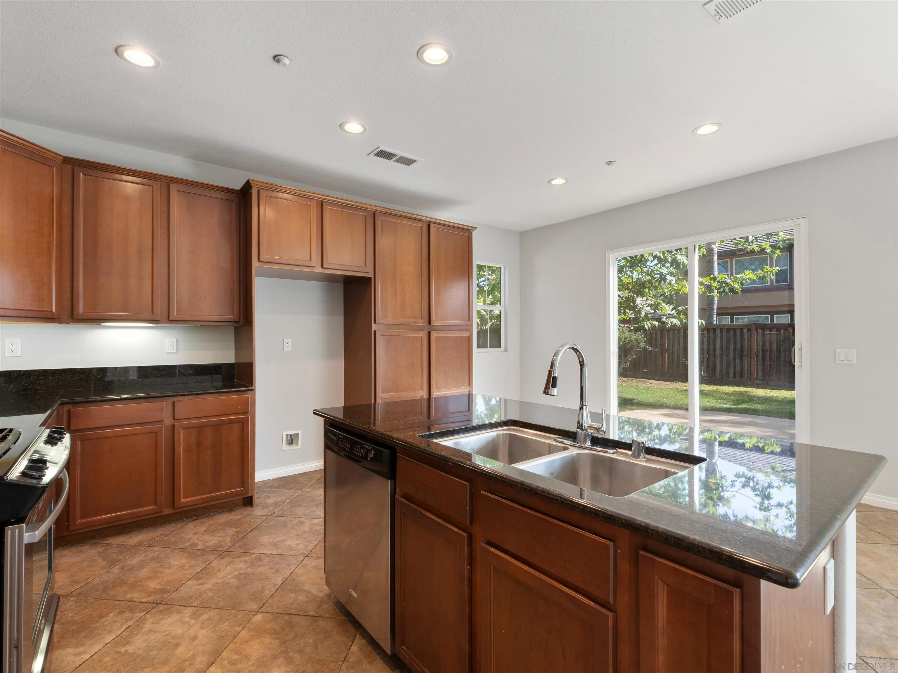 https://cdn.realtyfeed.com/cdn/127/260006289/caff5f6ba2ef6ed1ec633fe5c27ce626.webp