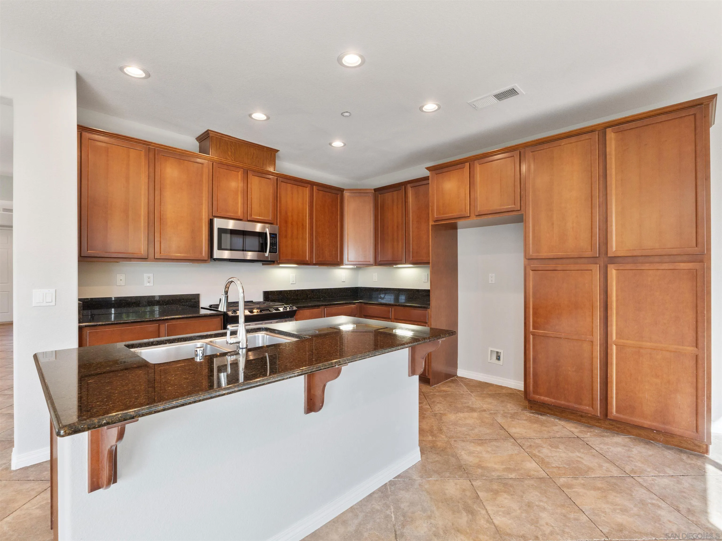 https://cdn.realtyfeed.com/cdn/127/260006289/d4ee35af6fab5647a909d9a9522a242b.webp