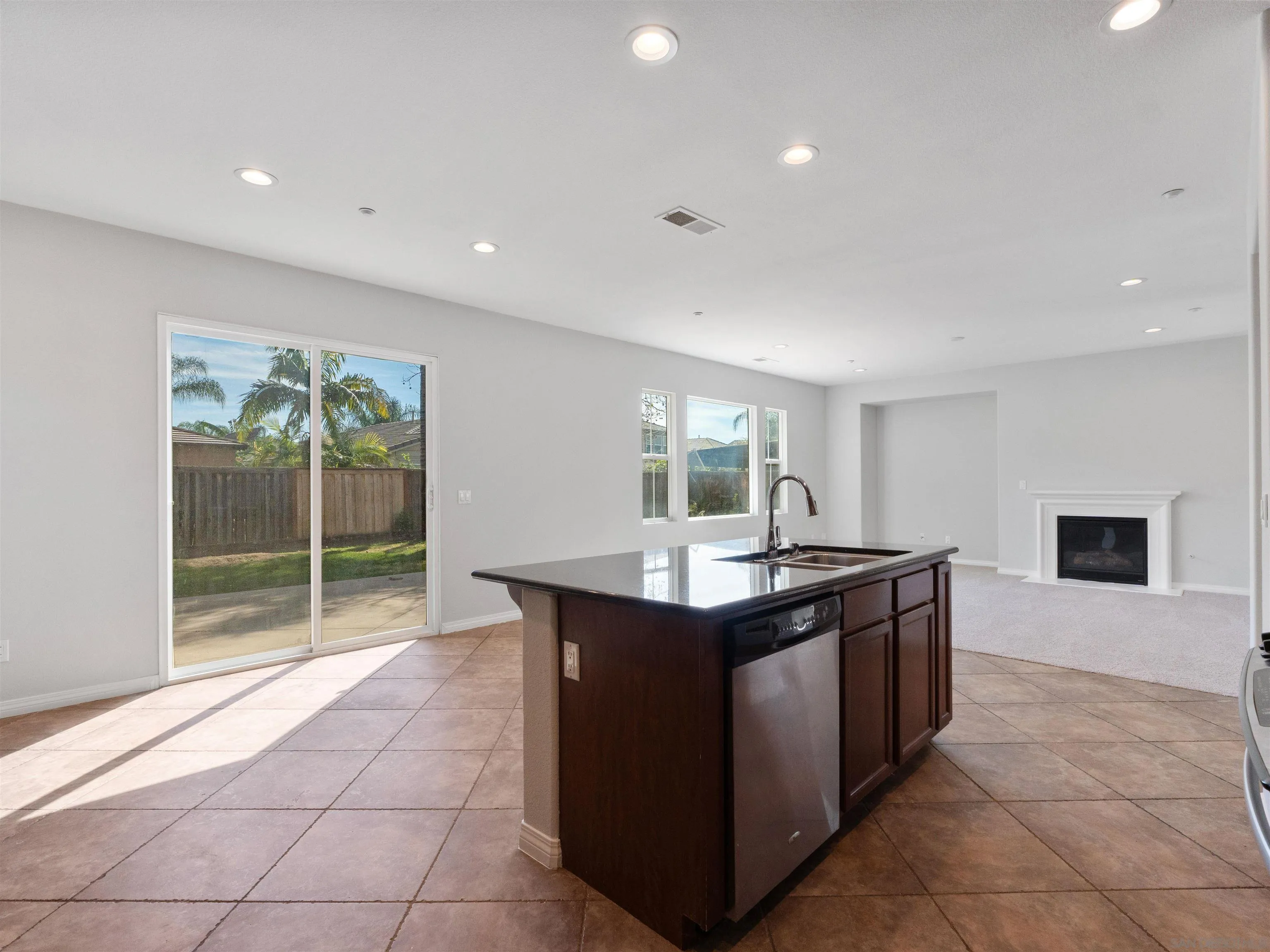 https://cdn.realtyfeed.com/cdn/127/260006289/d78e2d9f539e4a57ea466b834ac7205c.webp
