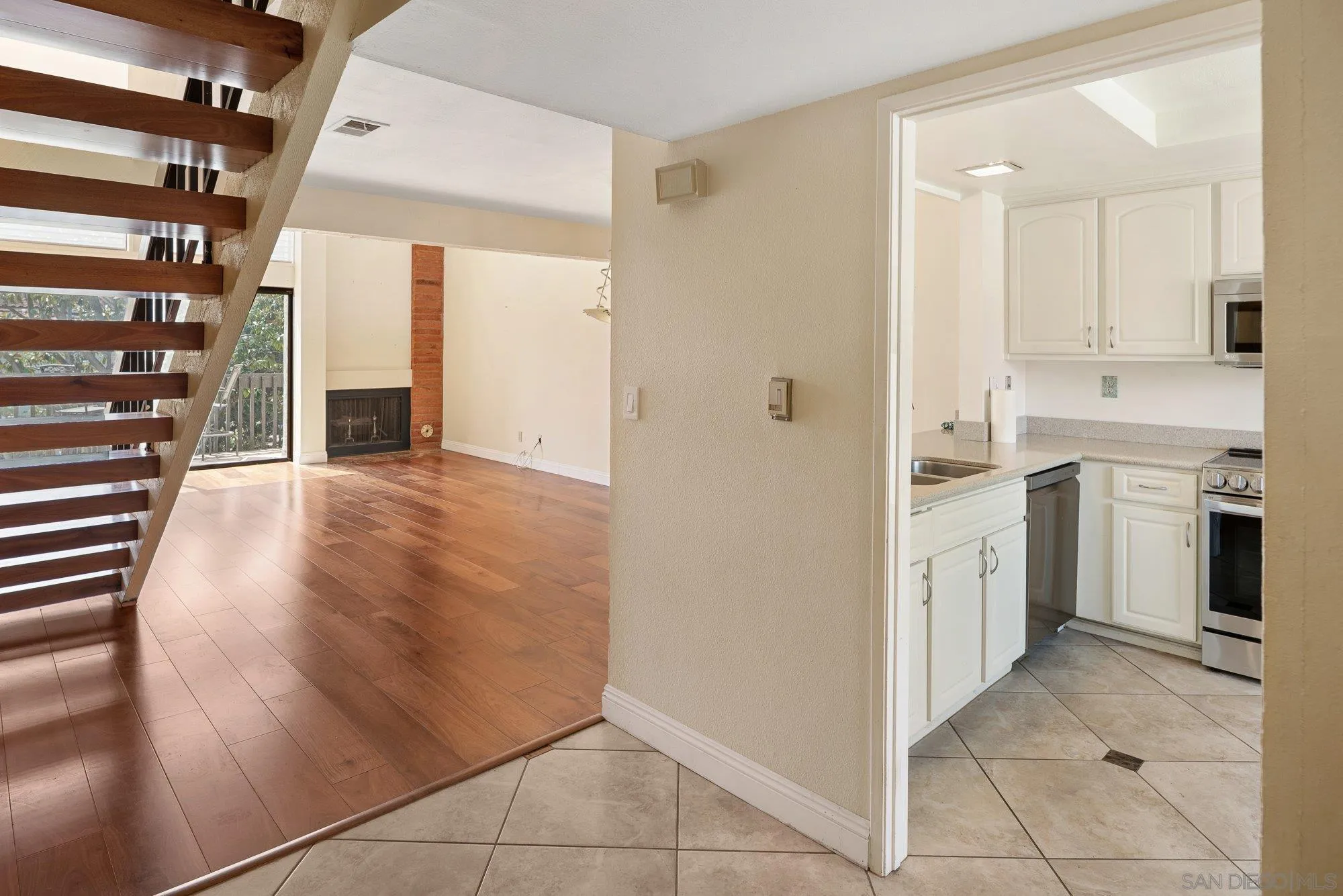 Photo #6: 260006290 Listing: Photo #6