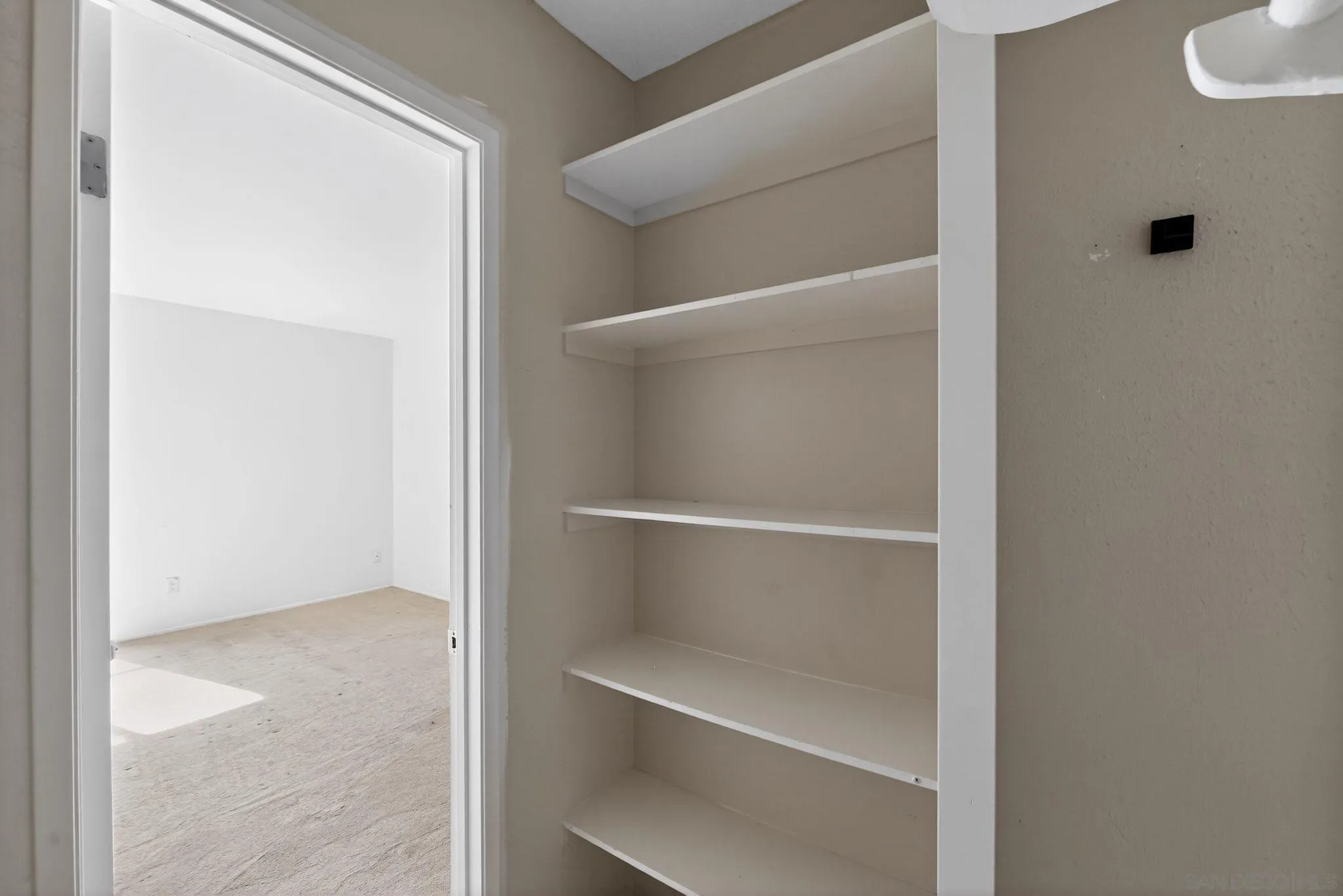 https://cdn.realtyfeed.com/cdn/127/260006294/0207173f883a70a310cf749fc8662a20.webp