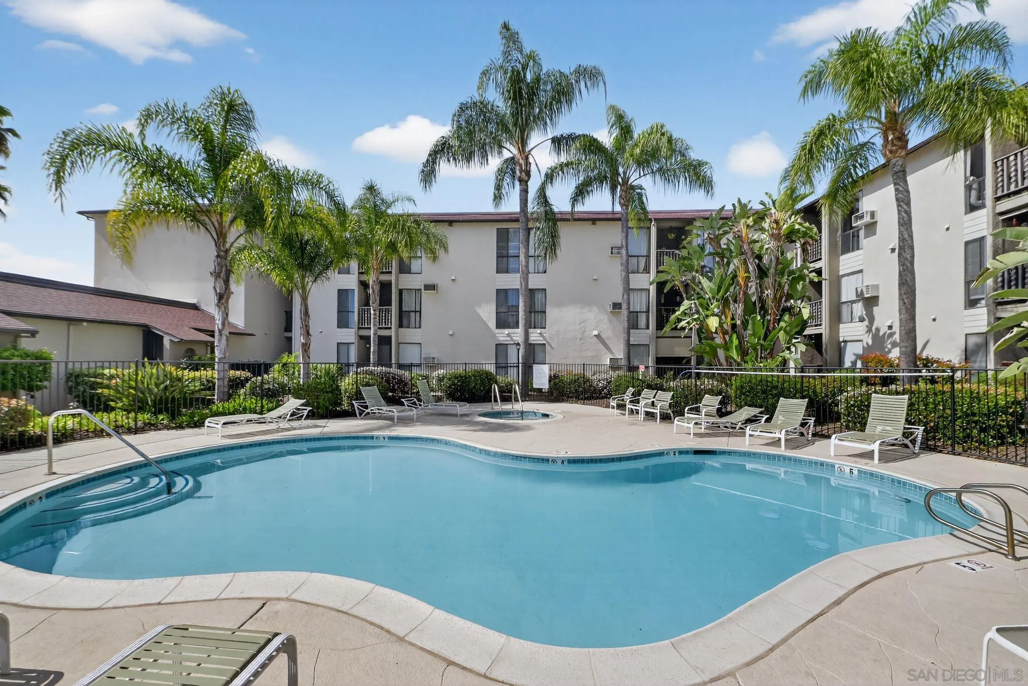 https://cdn.realtyfeed.com/cdn/127/260006294/1b0b1b17feb15c7a3aad558804baf520.webp